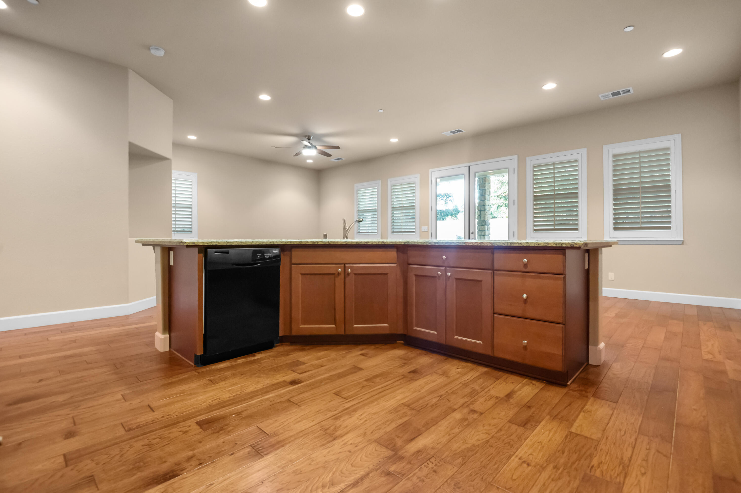 5512 W Orchard Ave, Visalia, CA 93277