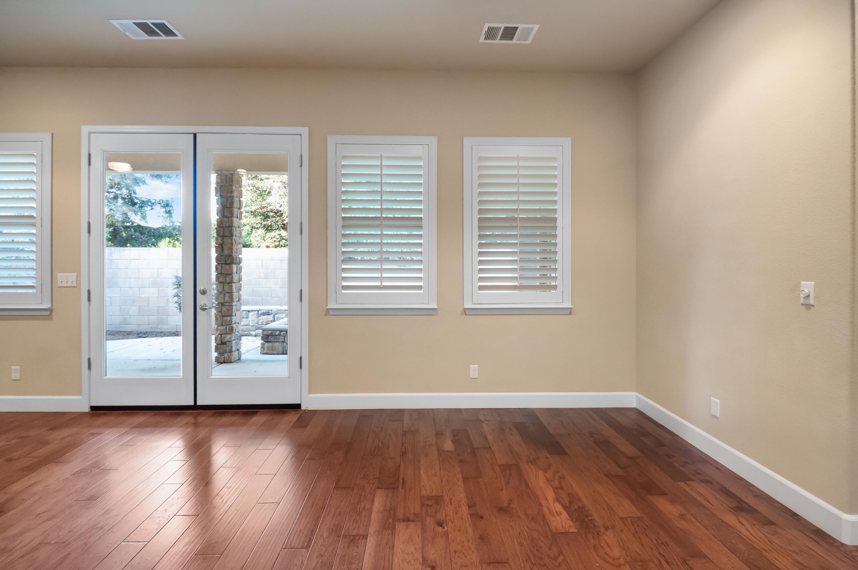 5512 W Orchard Ave, Visalia, CA 93277