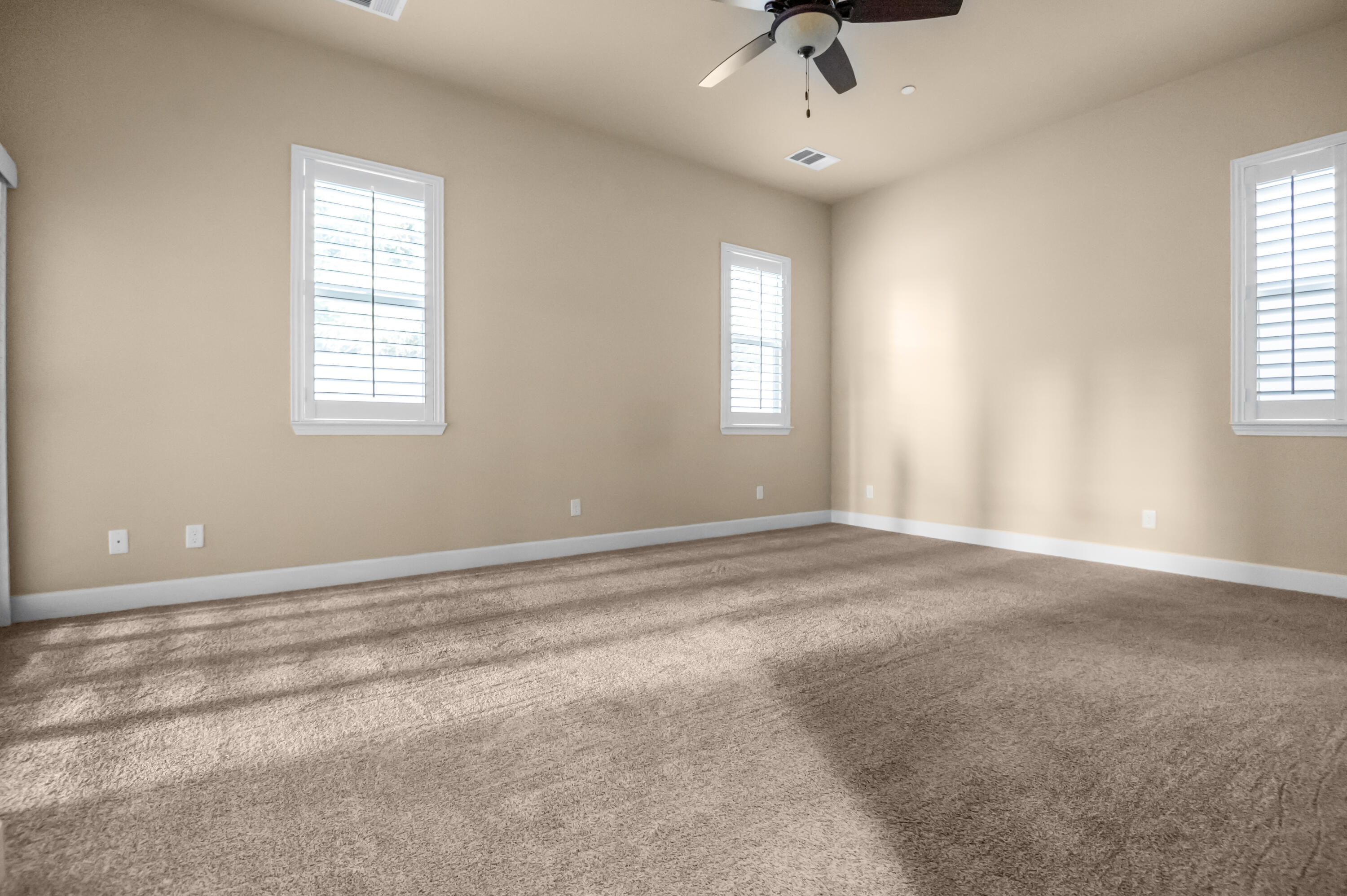 5512 W Orchard Ave, Visalia, CA 93277