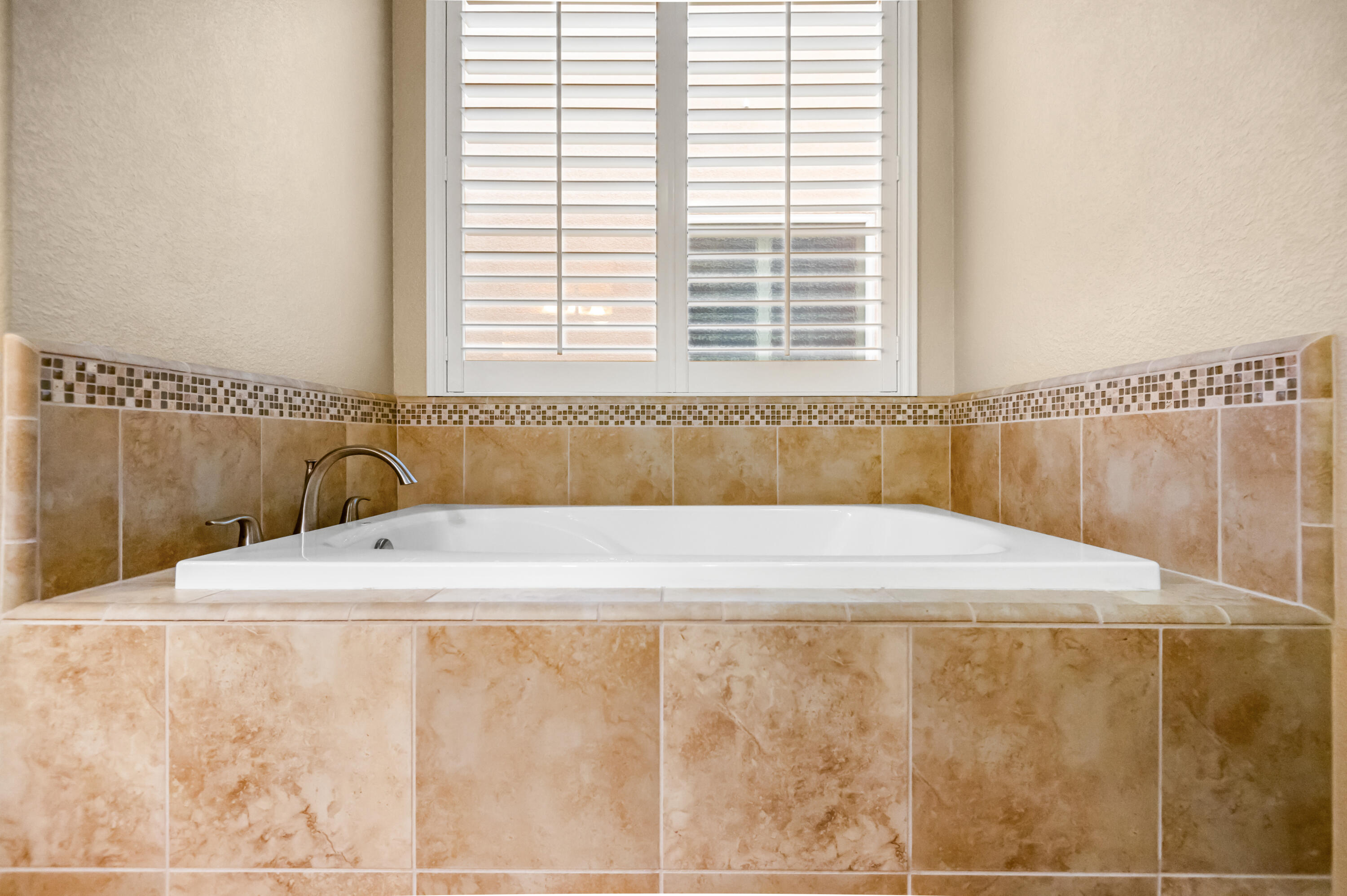 5512 W Orchard Ave, Visalia, CA 93277