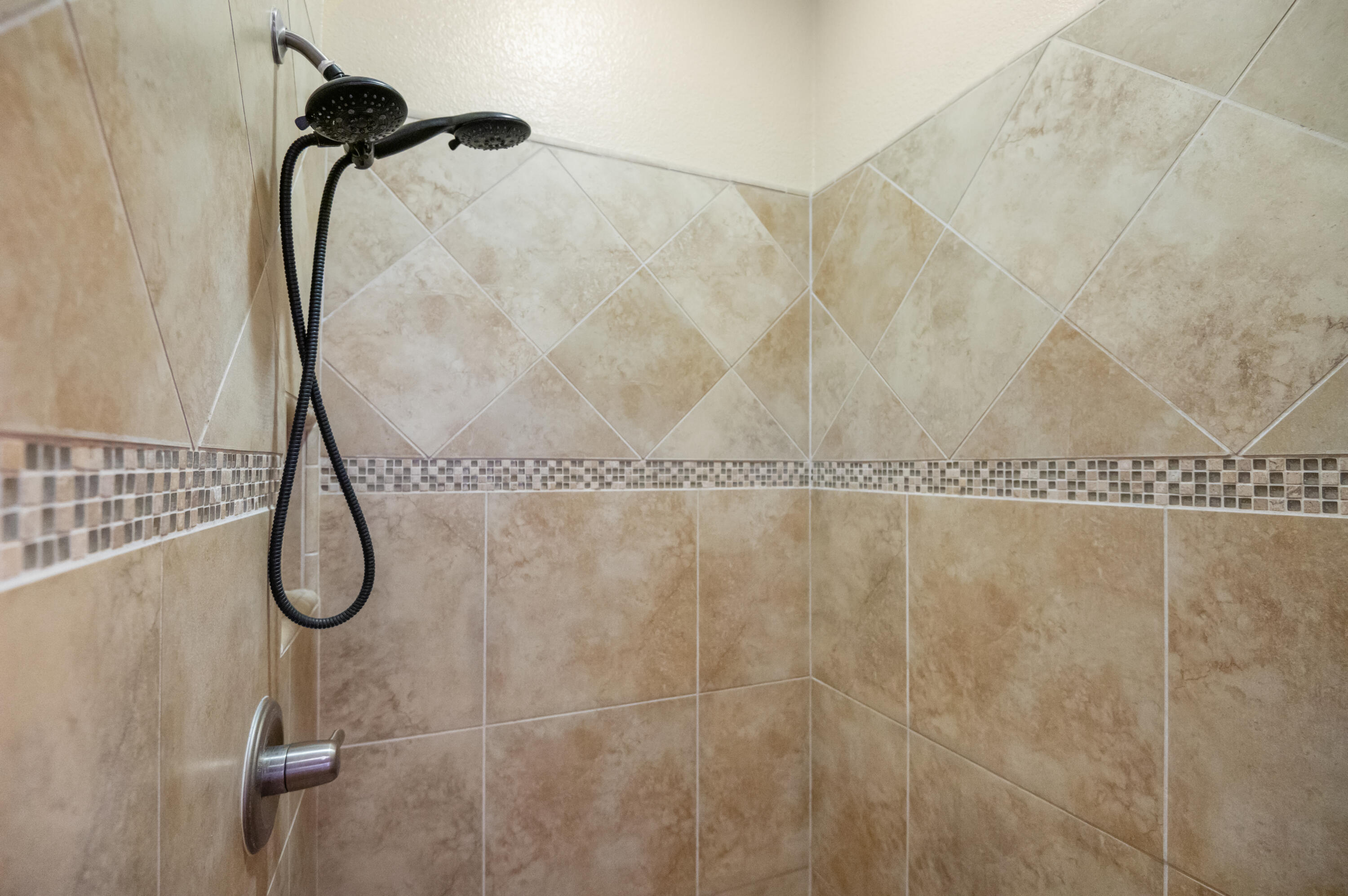 5512 W Orchard Ave, Visalia, CA 93277