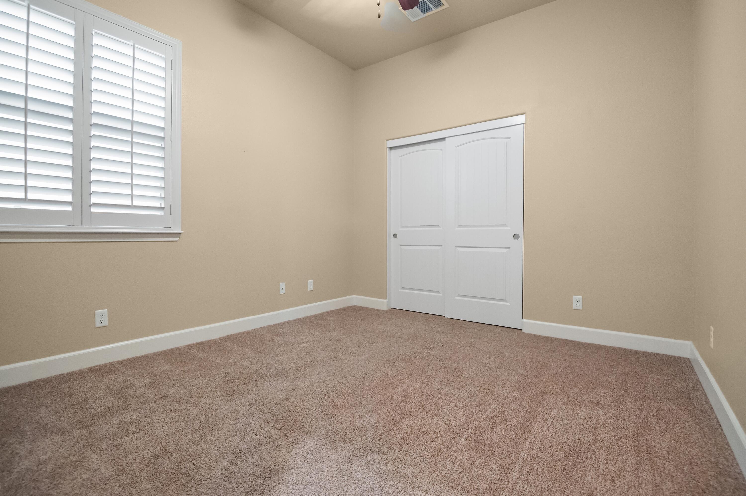 5512 W Orchard Ave, Visalia, CA 93277