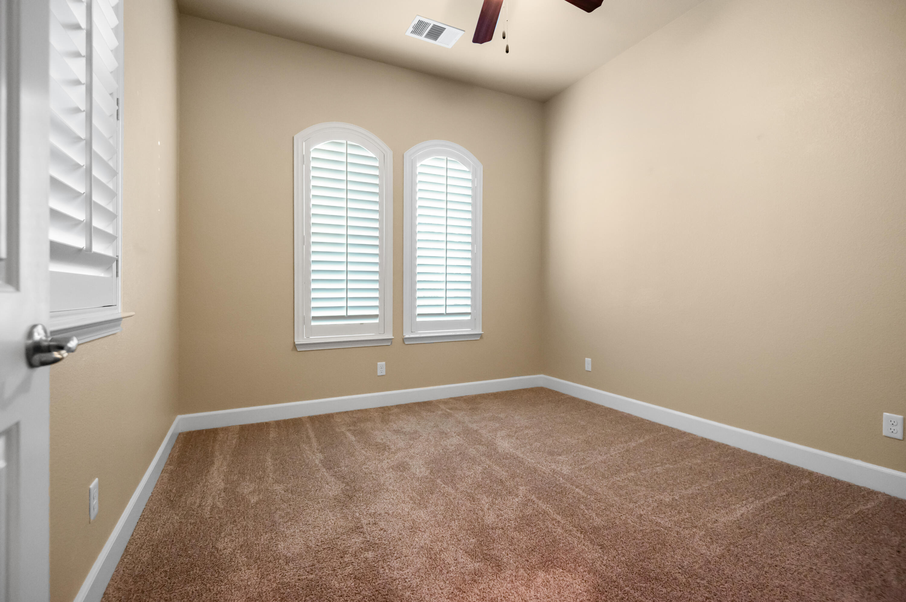 5512 W Orchard Ave, Visalia, CA 93277