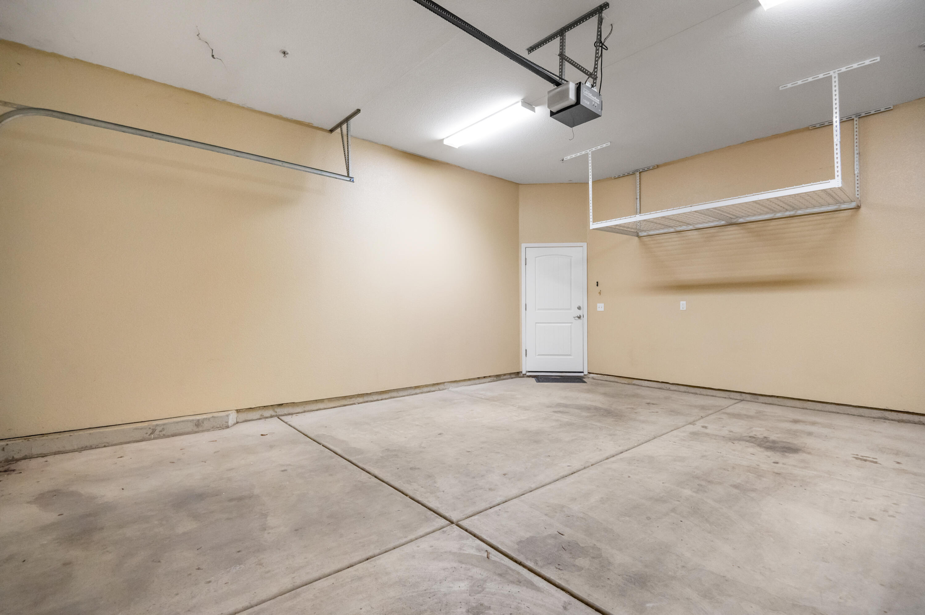 5512 W Orchard Ave, Visalia, CA 93277