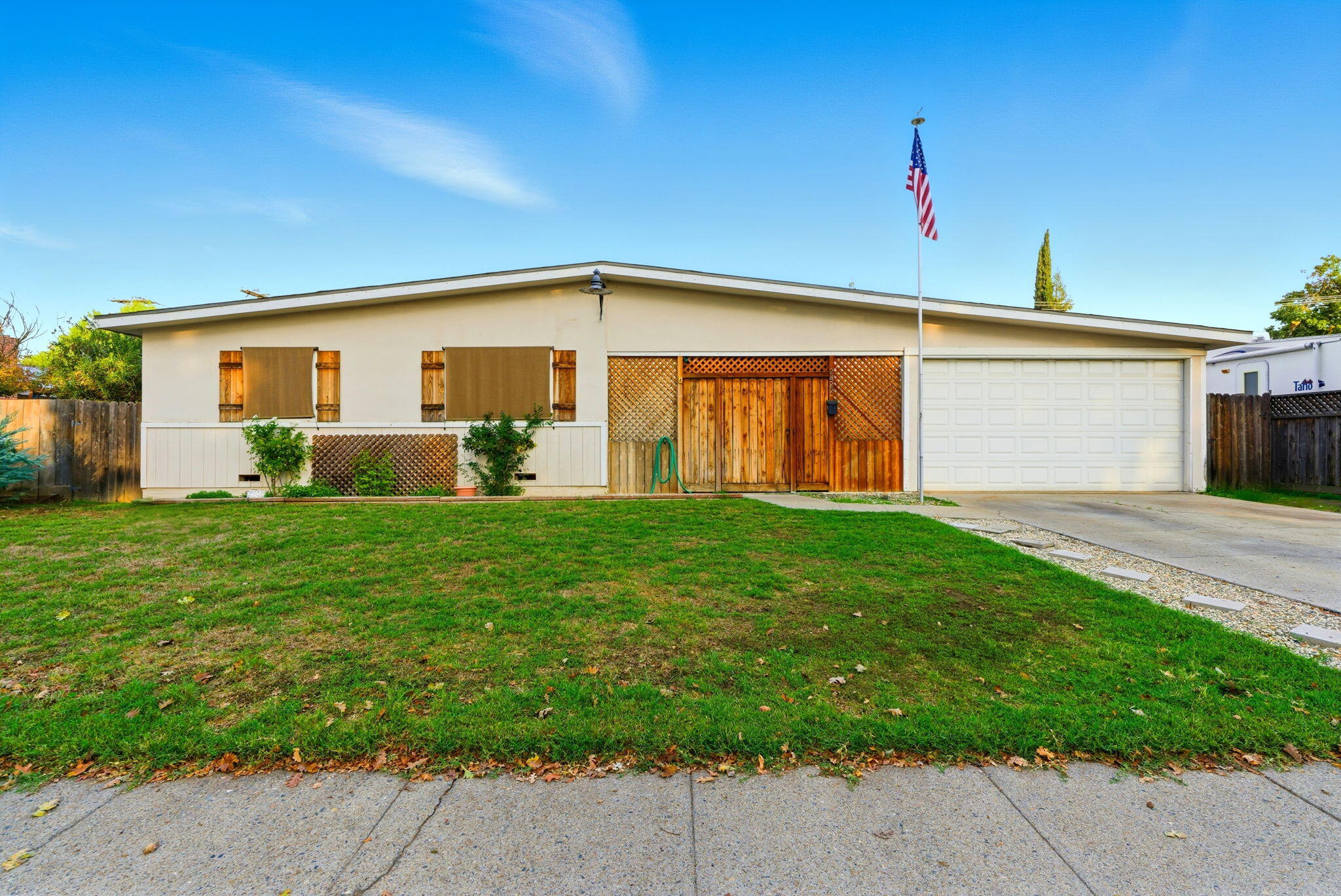 2422 S West St, Visalia, CA 93277