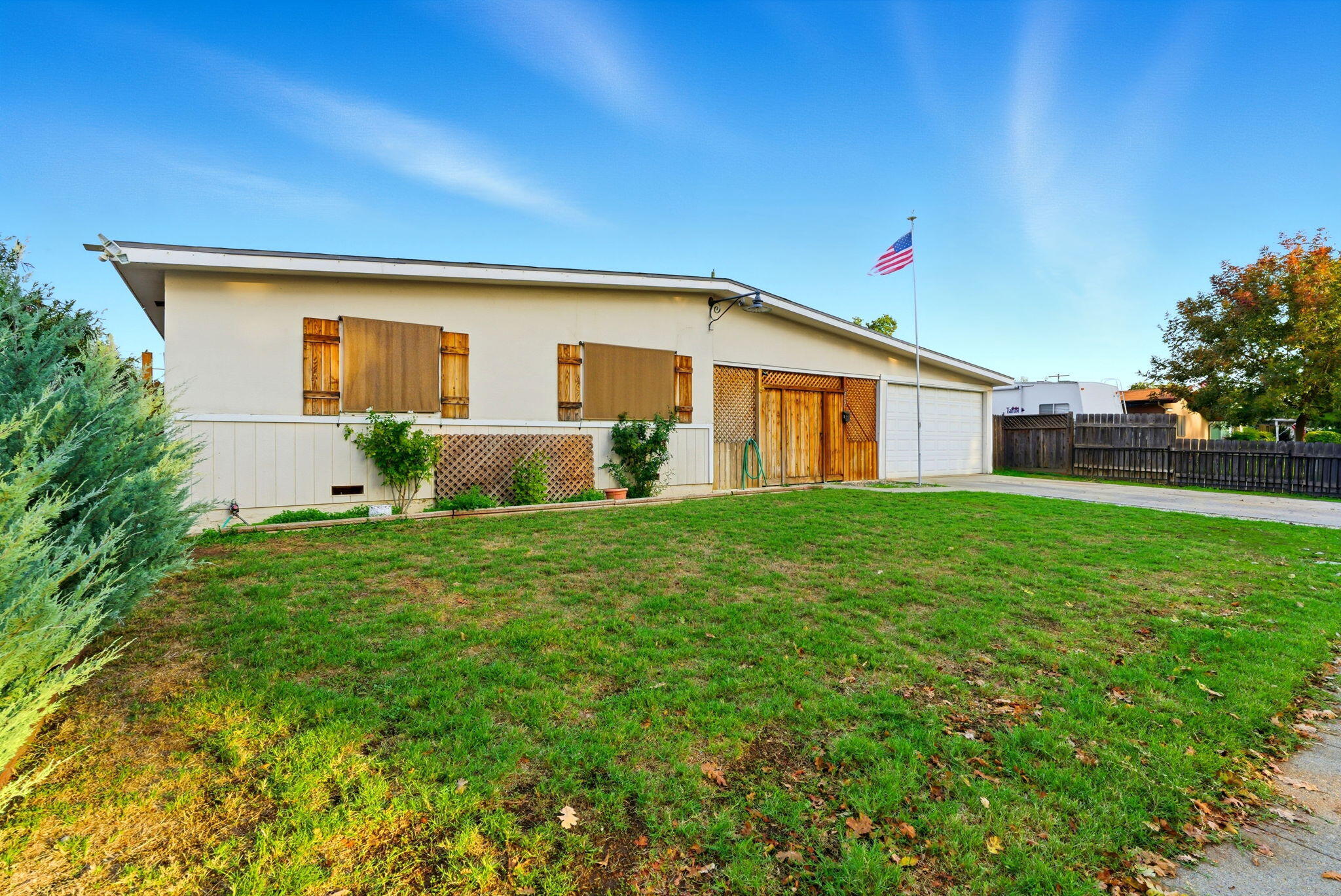 2422 S West St, Visalia, CA 93277