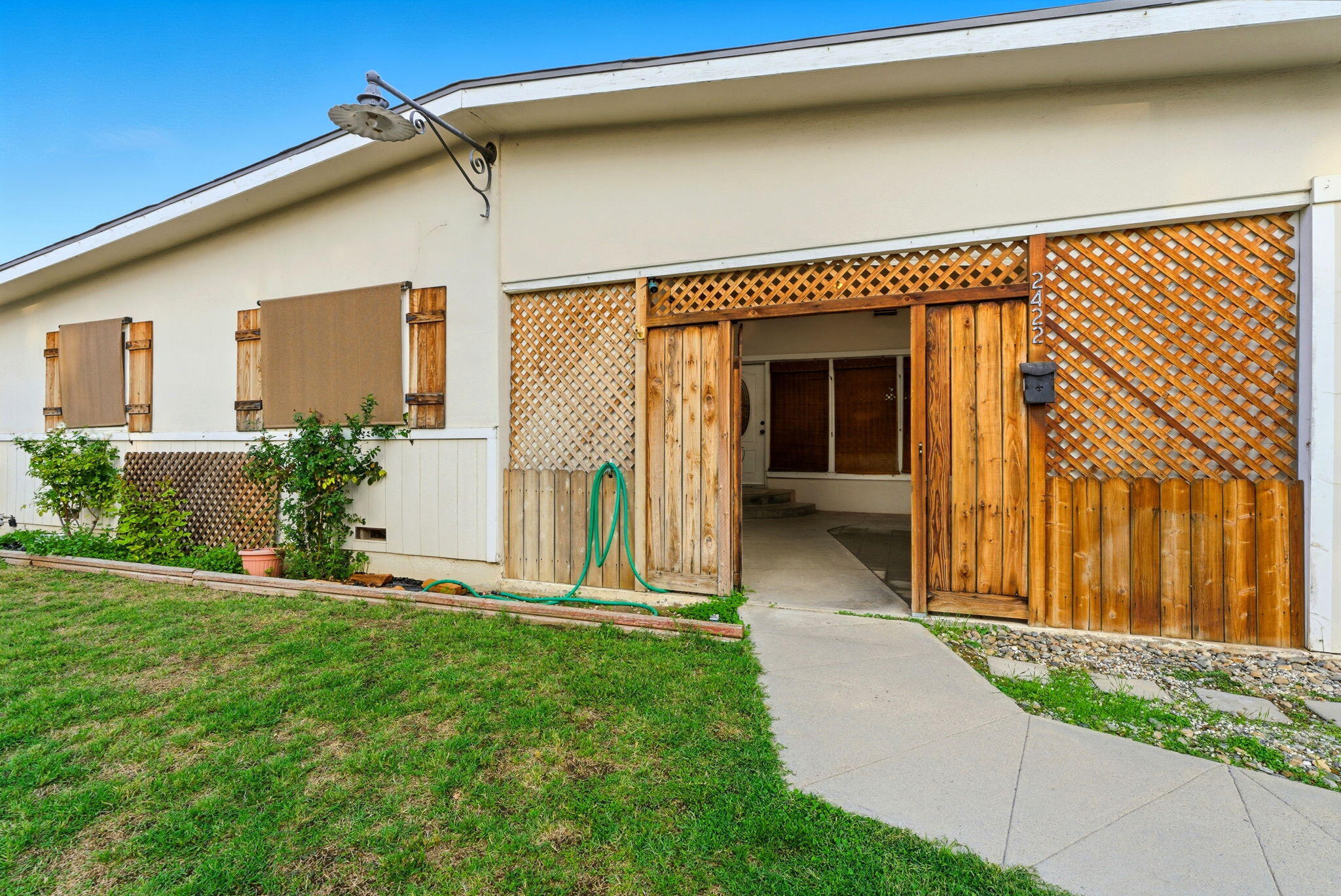 2422 S West St, Visalia, CA 93277