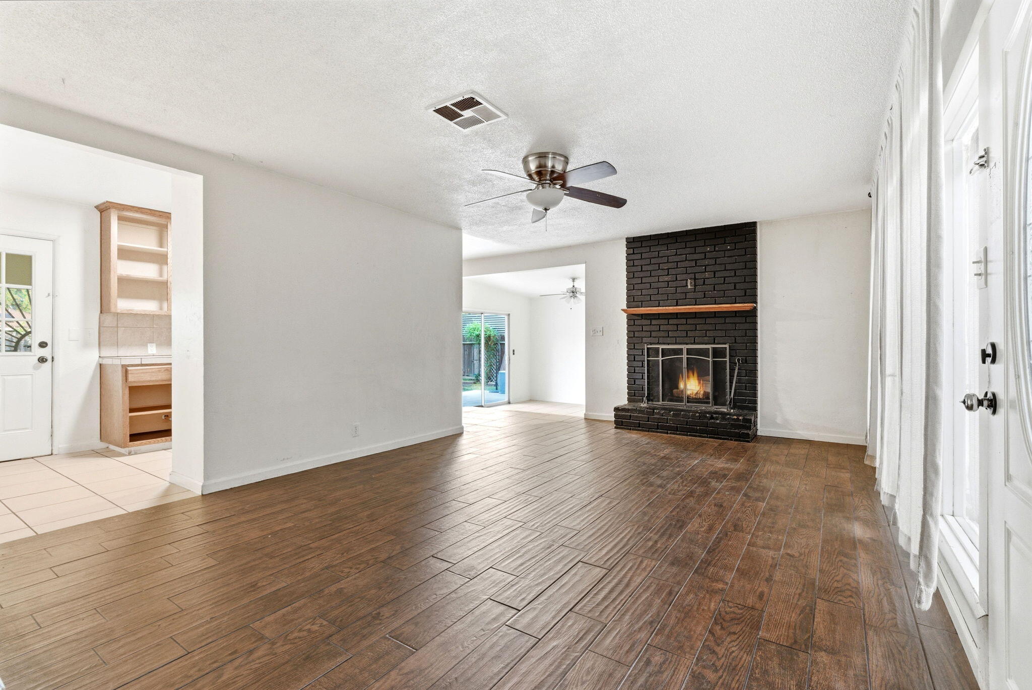 2422 S West St, Visalia, CA 93277