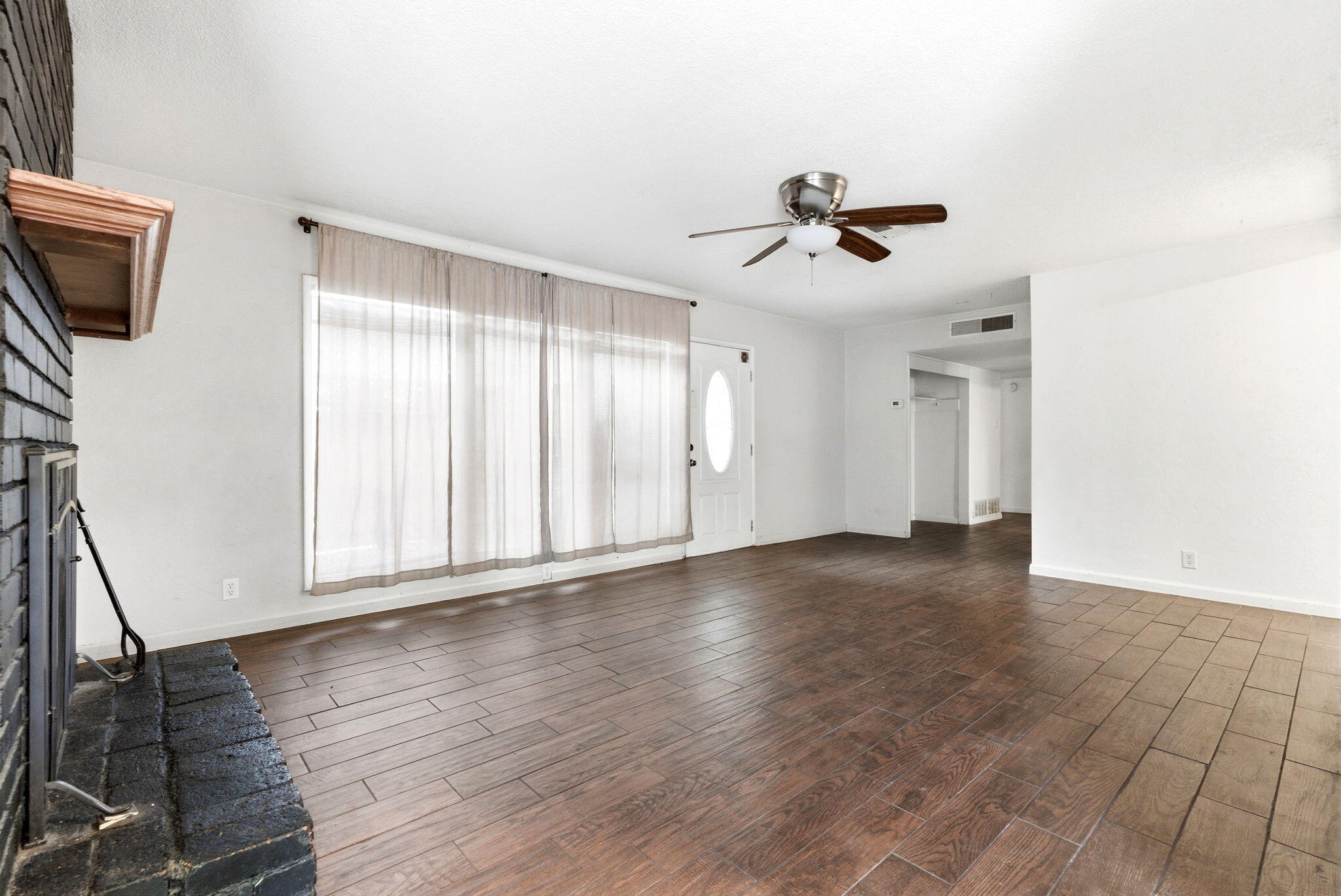 2422 S West St, Visalia, CA 93277