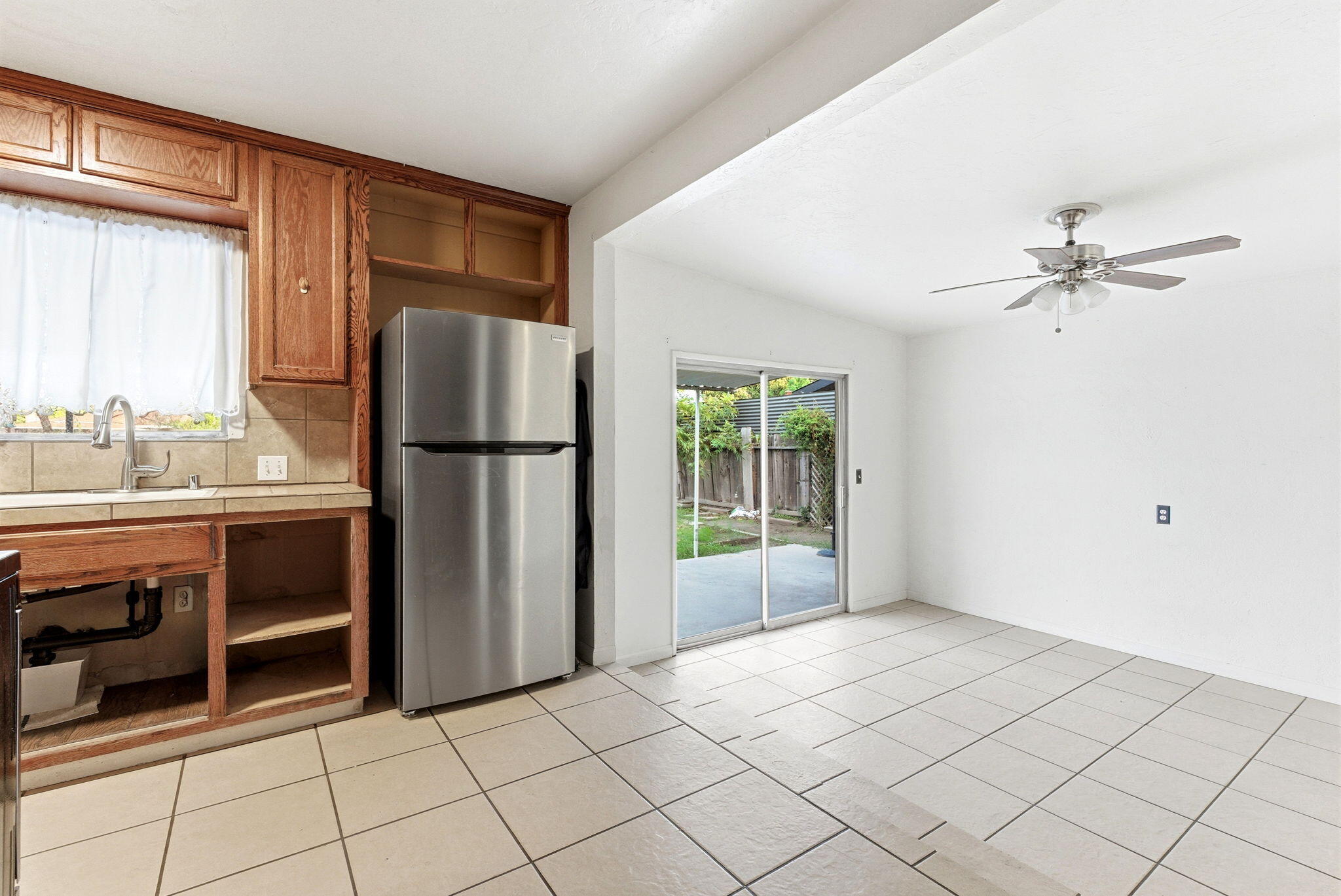 2422 S West St, Visalia, CA 93277