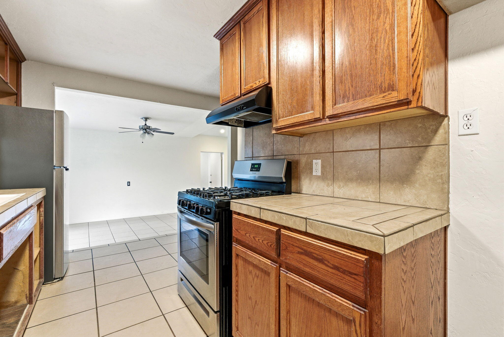 2422 S West St, Visalia, CA 93277