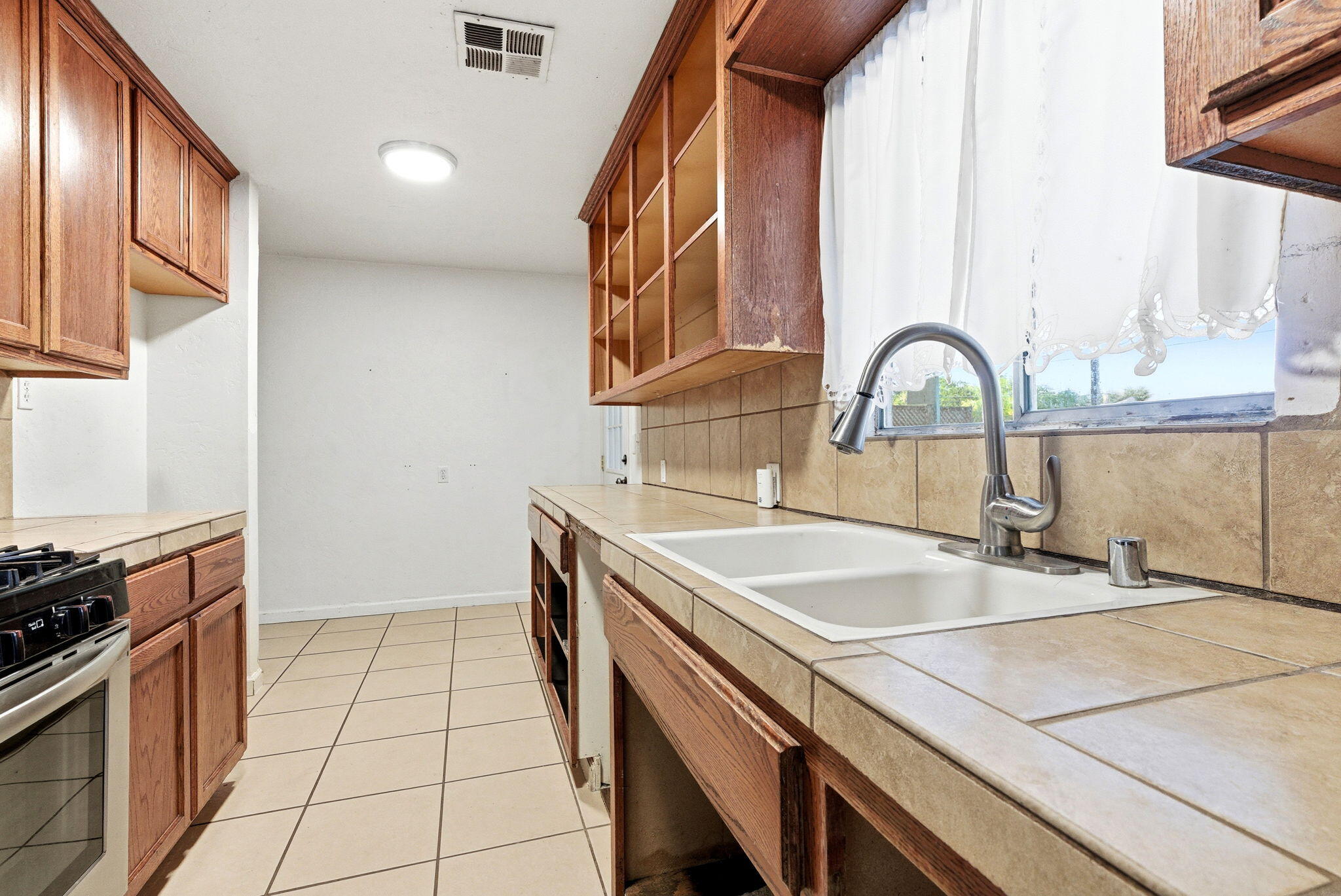 2422 S West St, Visalia, CA 93277