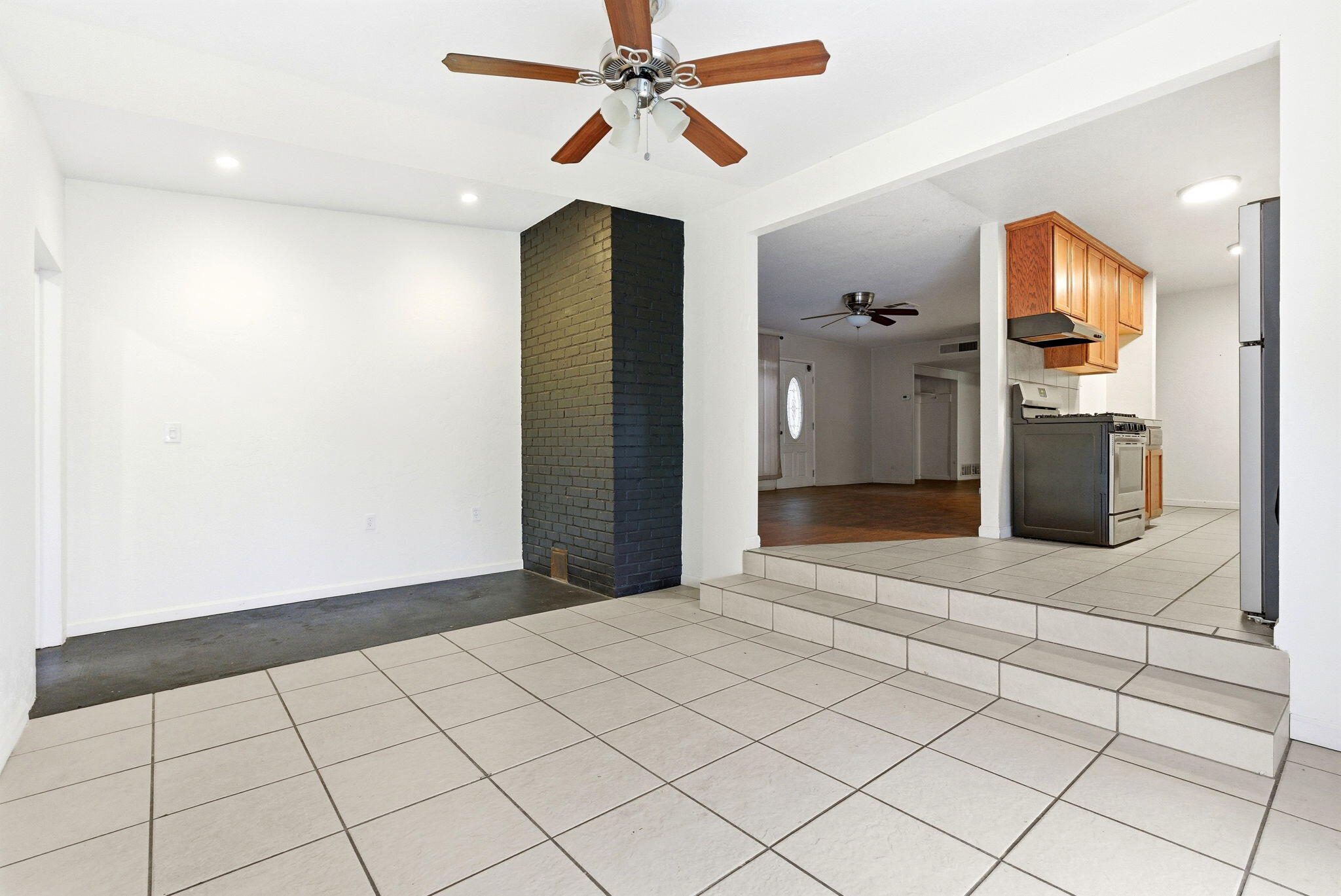 2422 S West St, Visalia, CA 93277