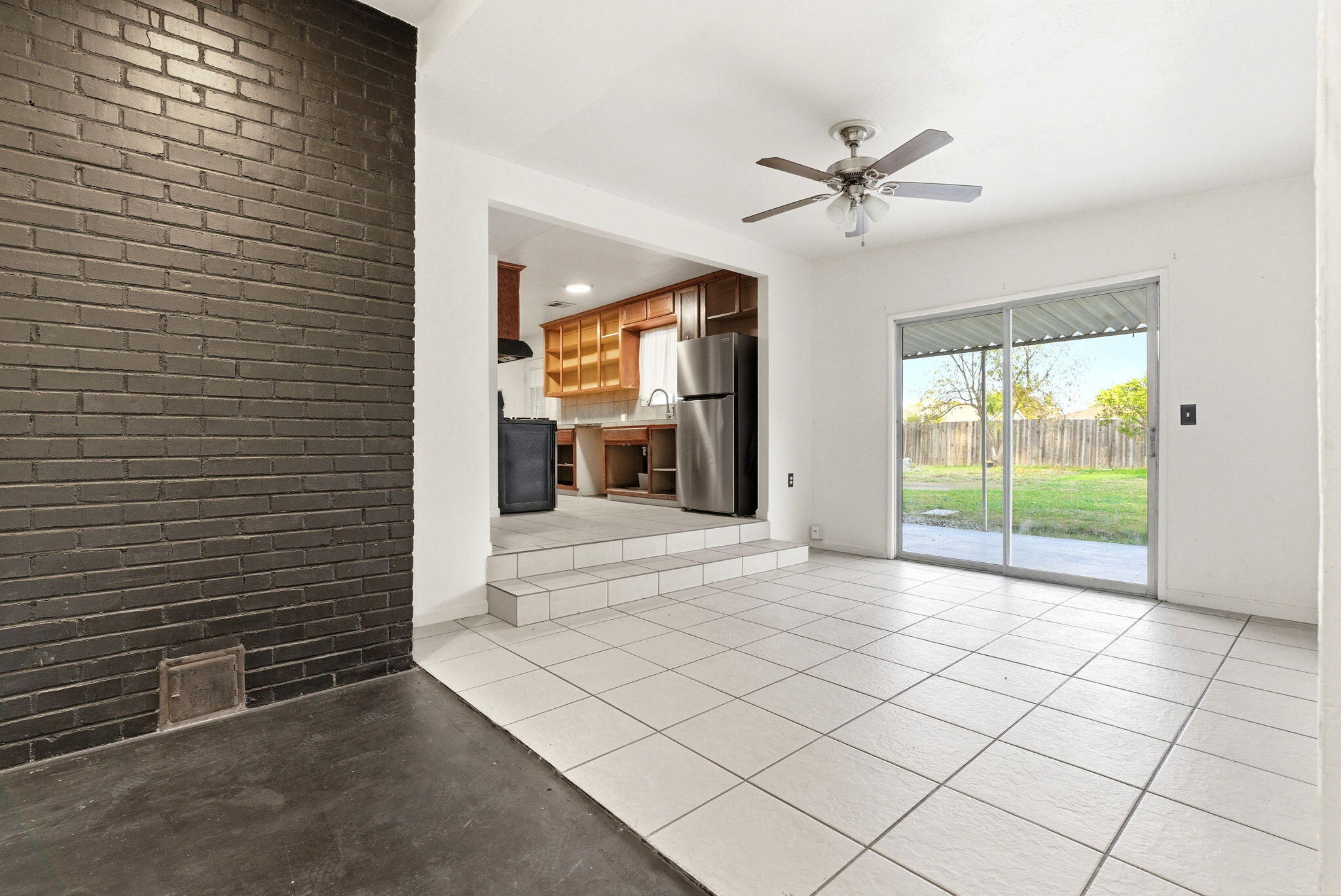 2422 S West St, Visalia, CA 93277