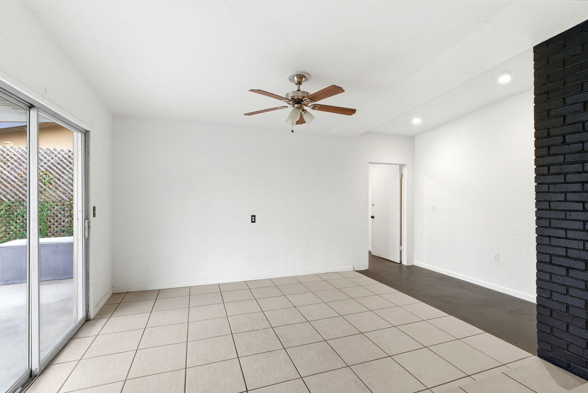 2422 S West St, Visalia, CA 93277