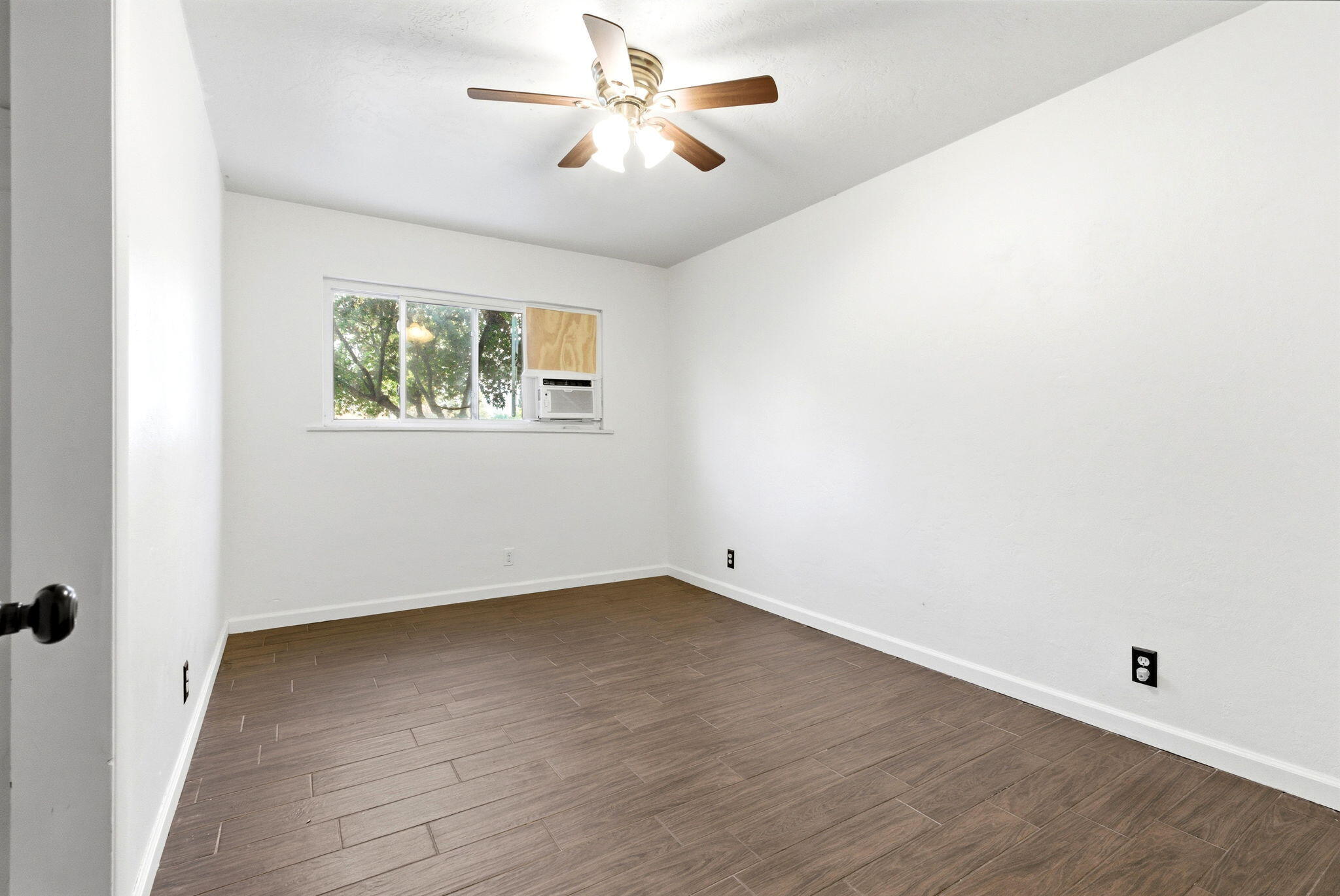 2422 S West St, Visalia, CA 93277