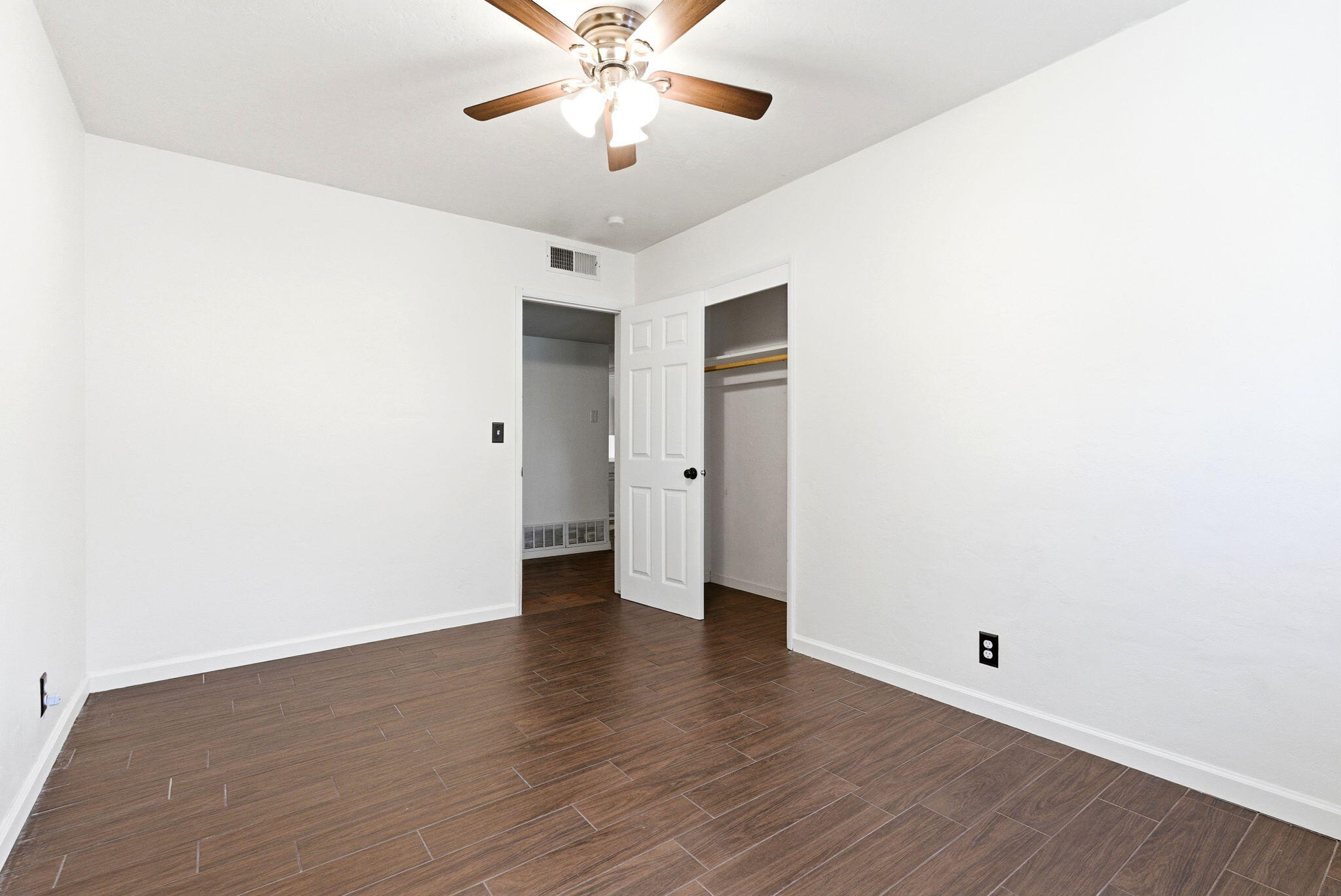 2422 S West St, Visalia, CA 93277