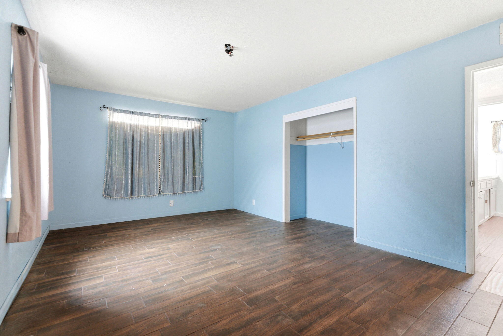 2422 S West St, Visalia, CA 93277