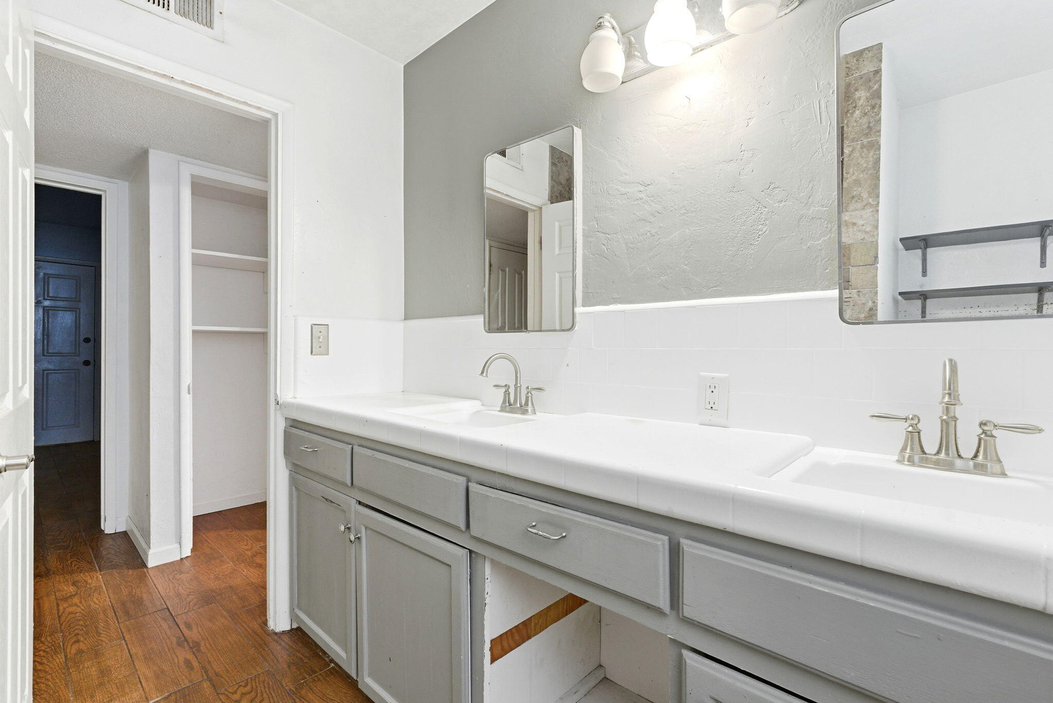 2422 S West St, Visalia, CA 93277