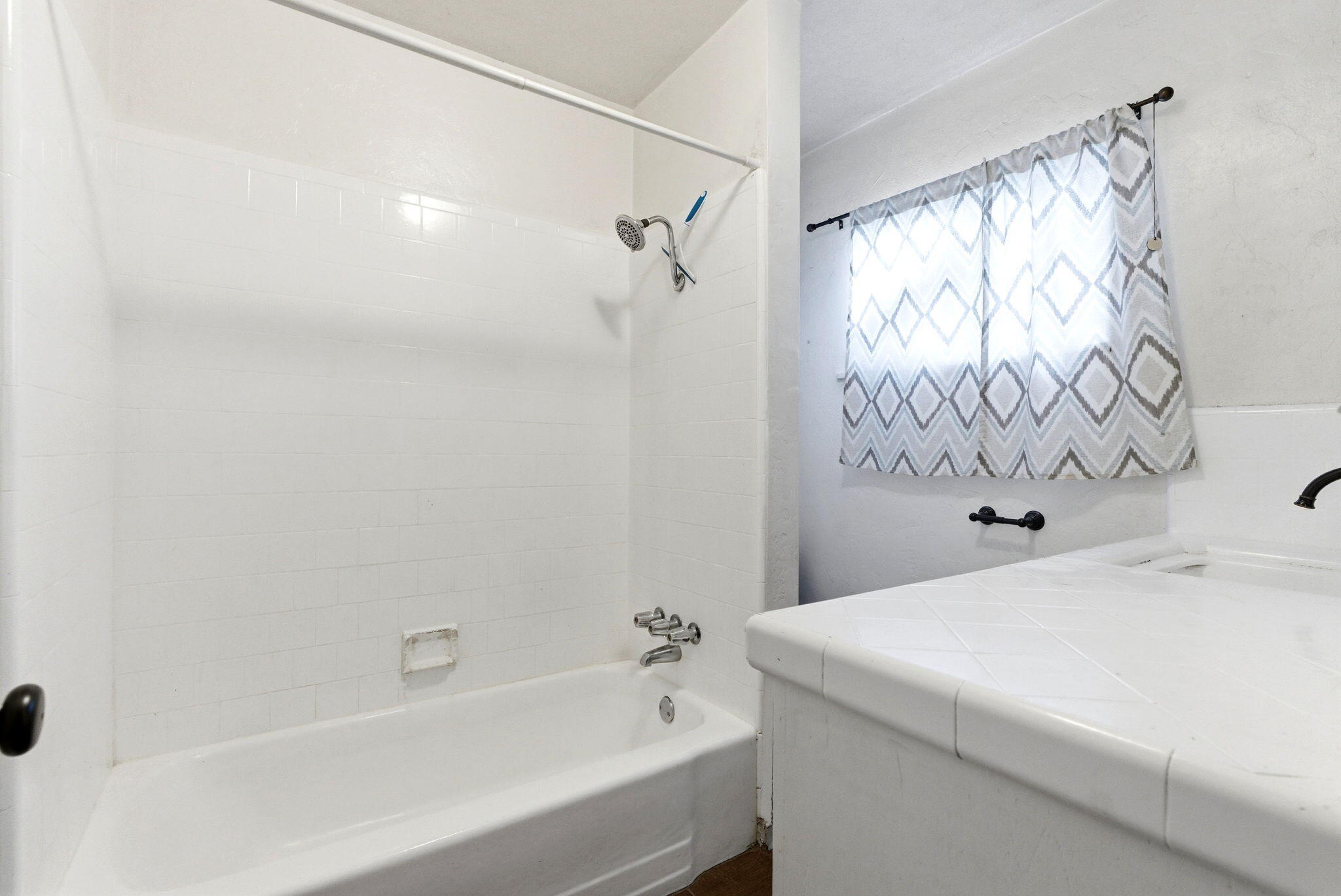 2422 S West St, Visalia, CA 93277