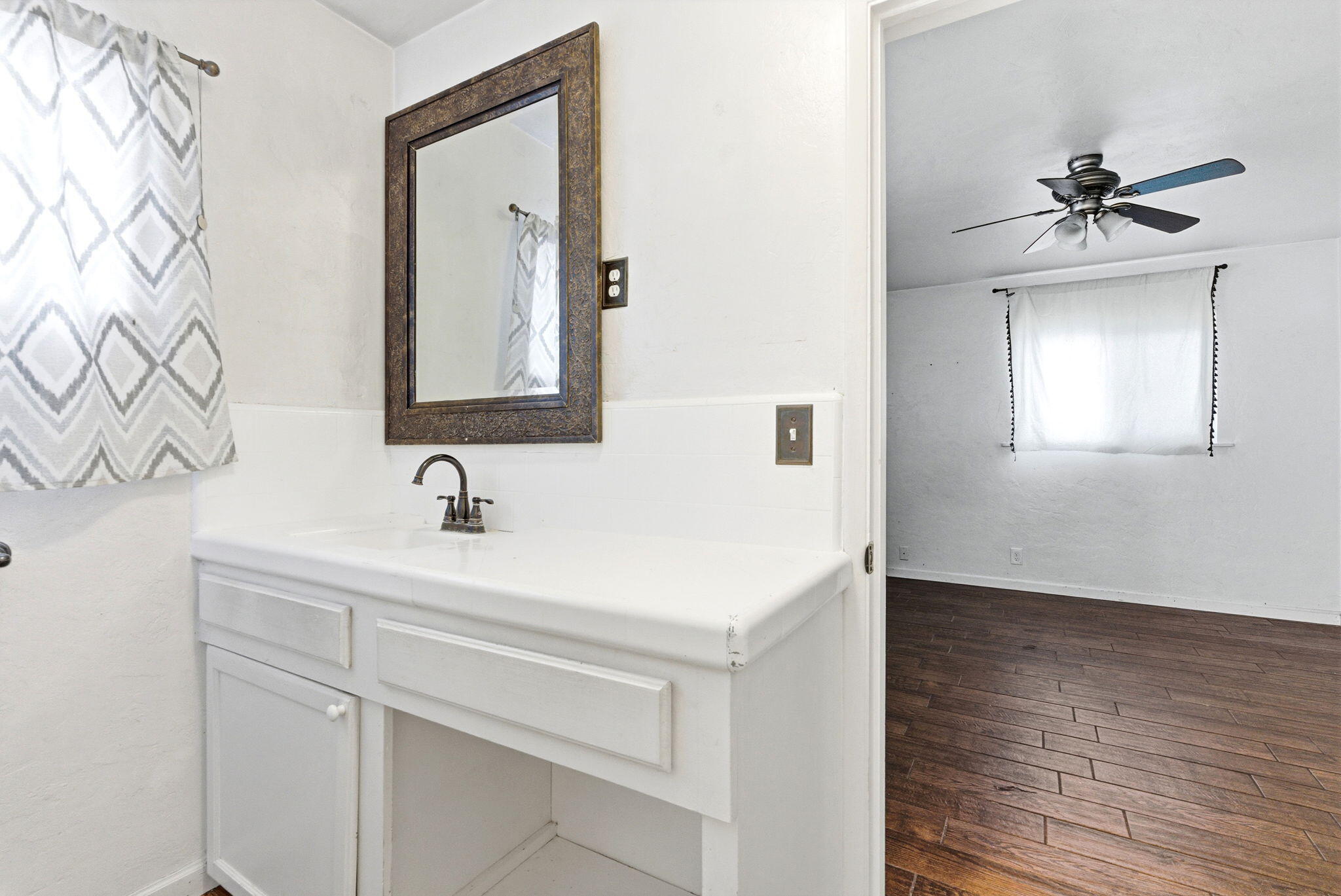 2422 S West St, Visalia, CA 93277