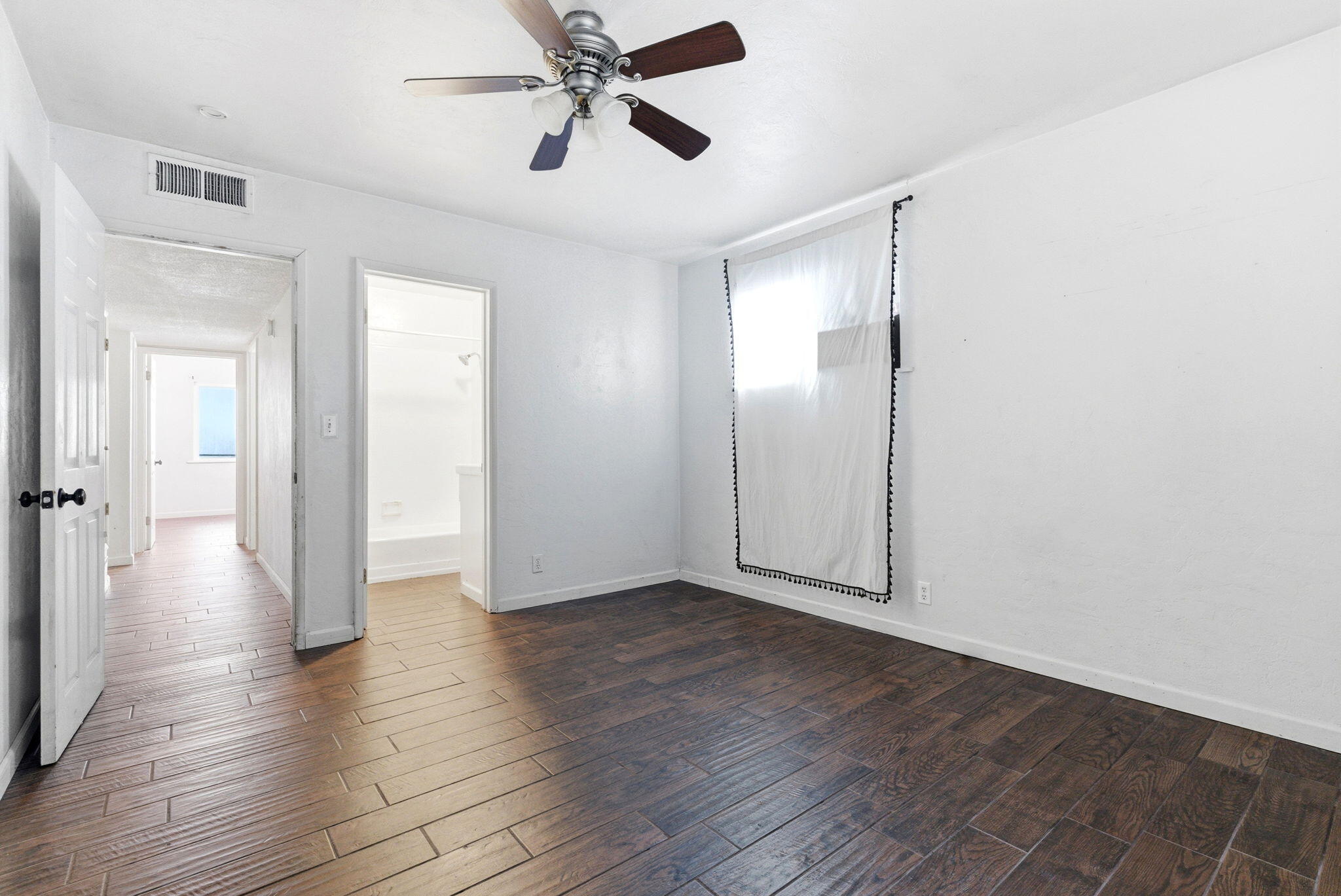 2422 S West St, Visalia, CA 93277