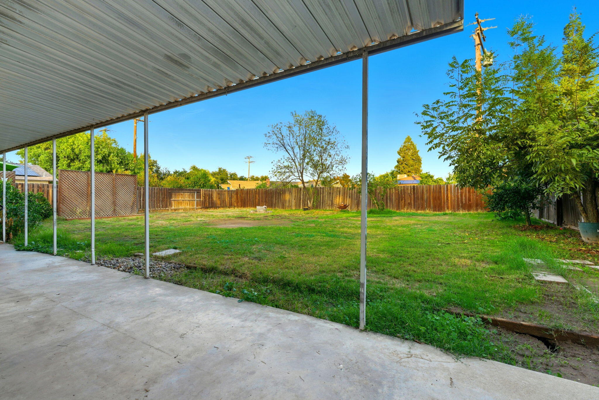 2422 S West St, Visalia, CA 93277