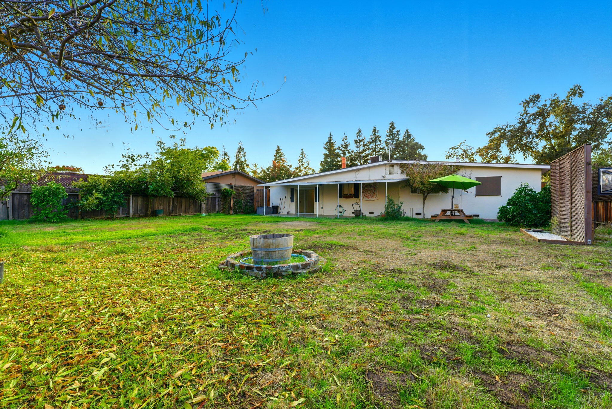 2422 S West St, Visalia, CA 93277