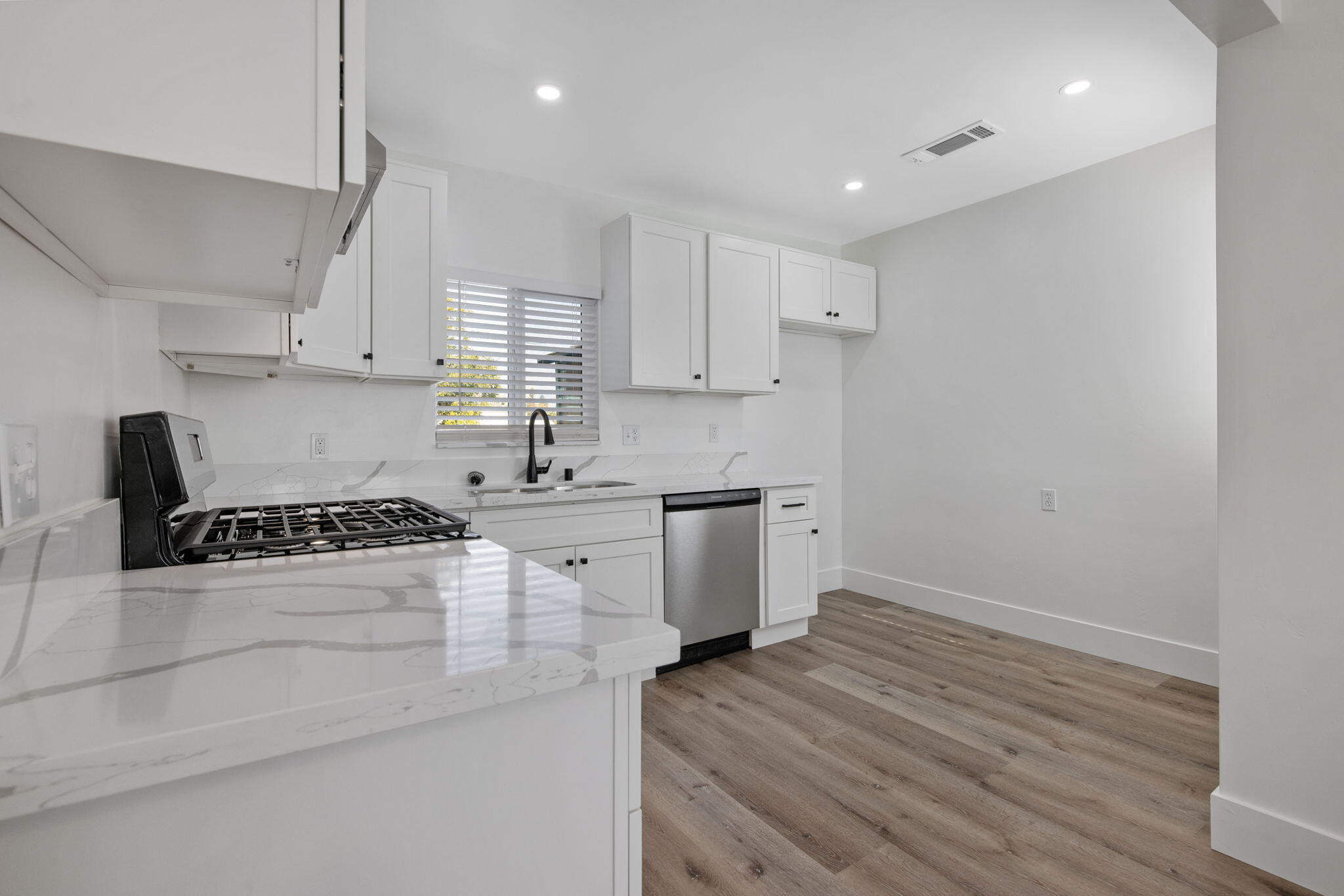 620 Mariposa Ave, Tulare, CA 93274