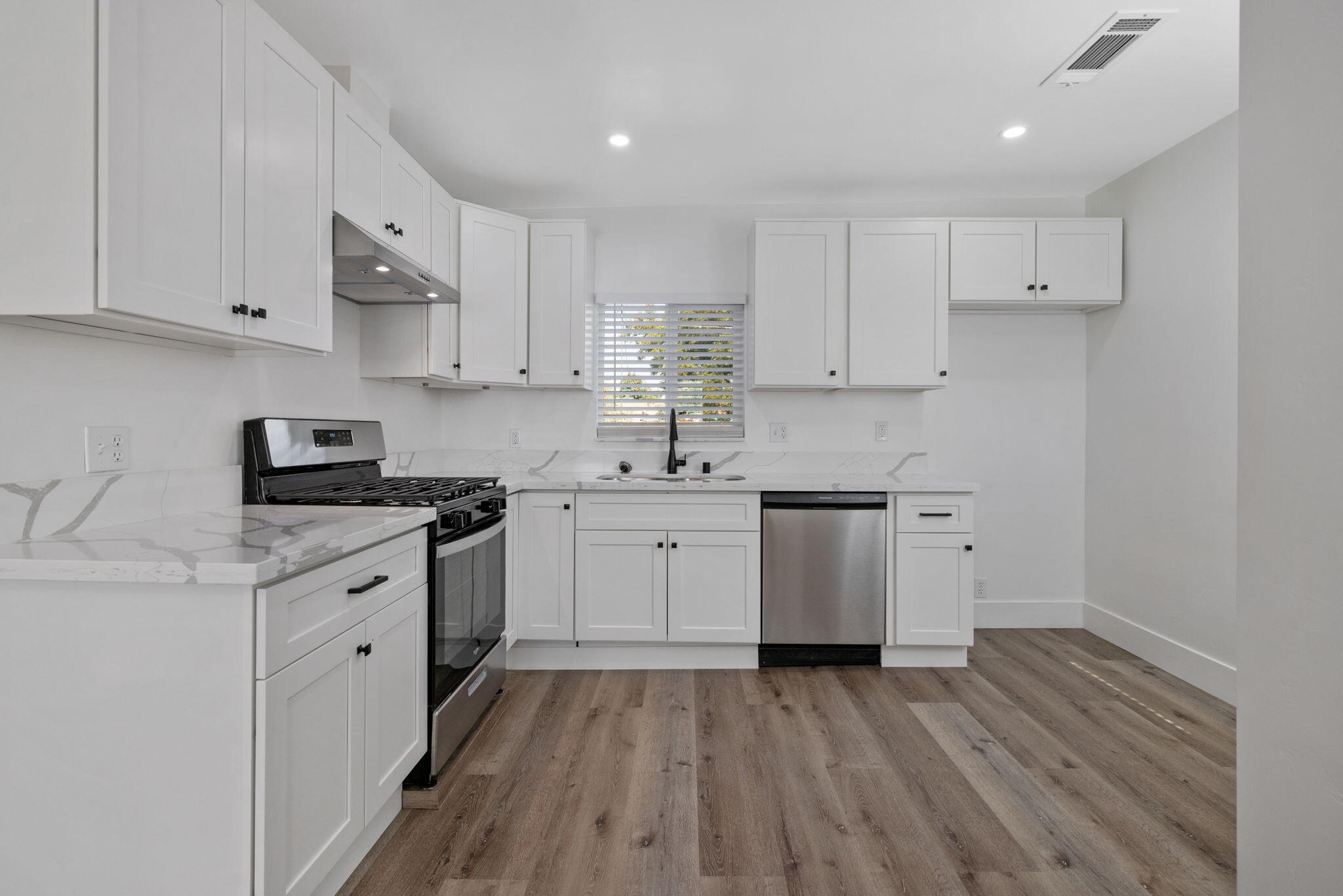 620 Mariposa Ave, Tulare, CA 93274