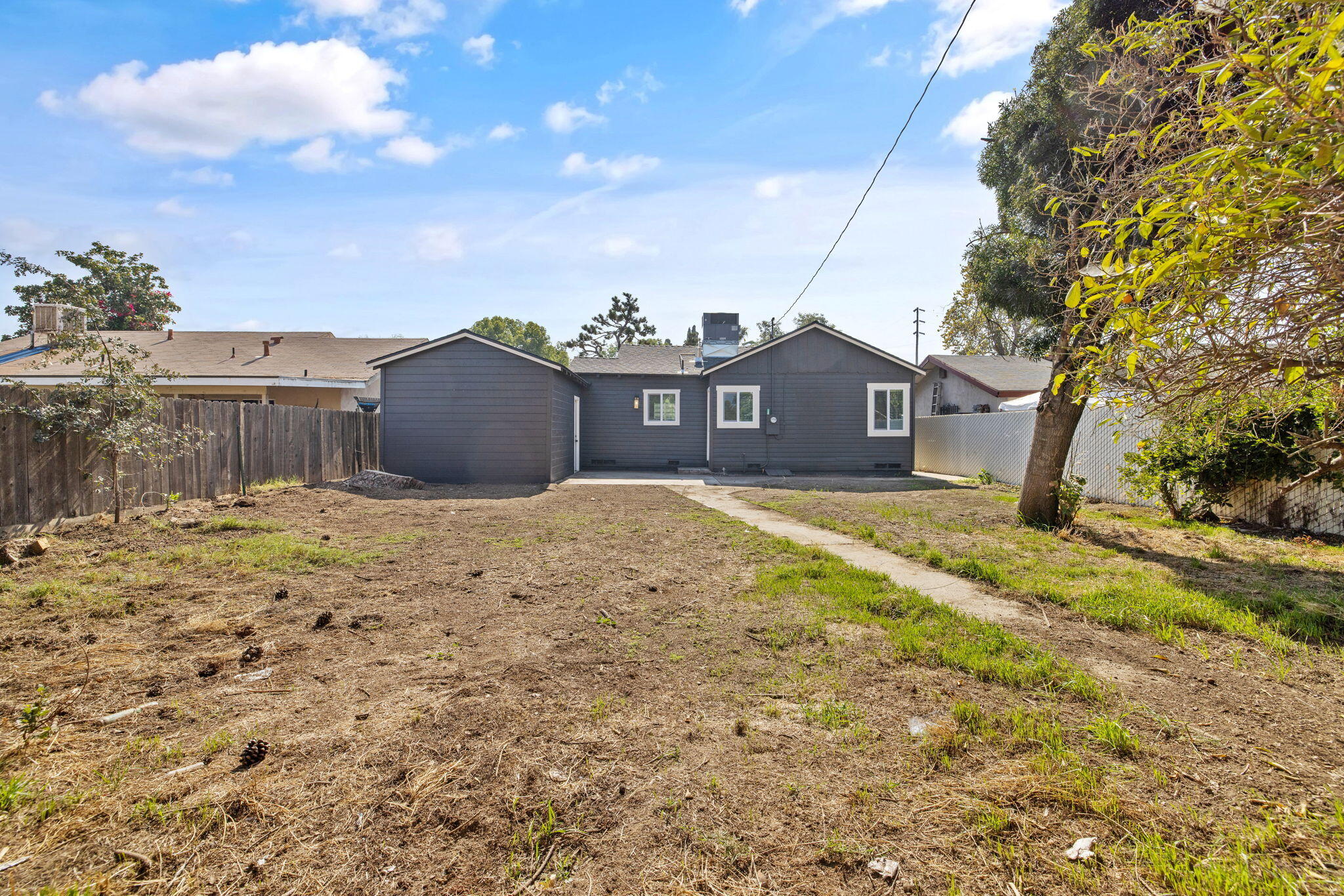 620 Mariposa Ave, Tulare, CA 93274