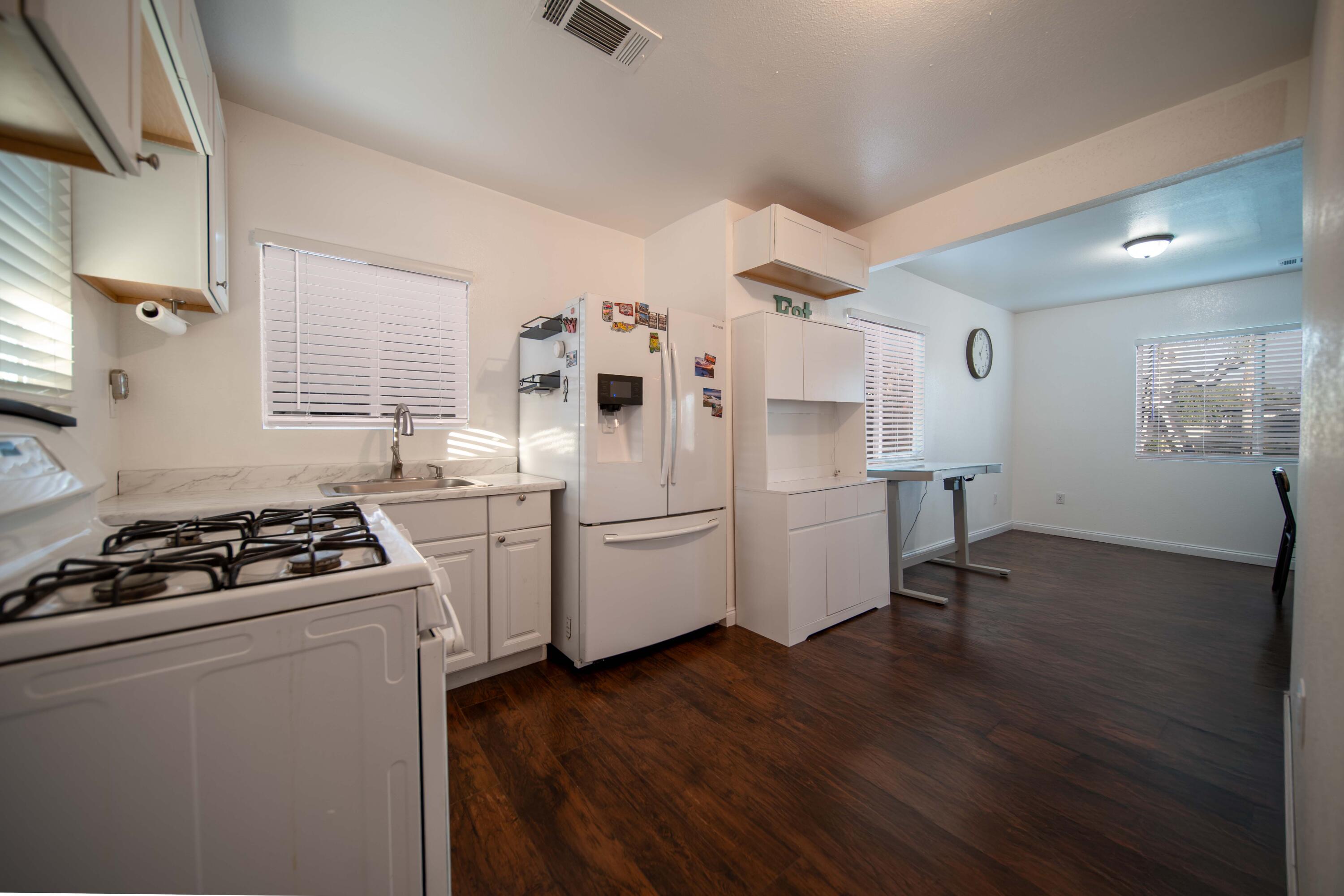 179 N Acacia St, Woodlake, CA 93286