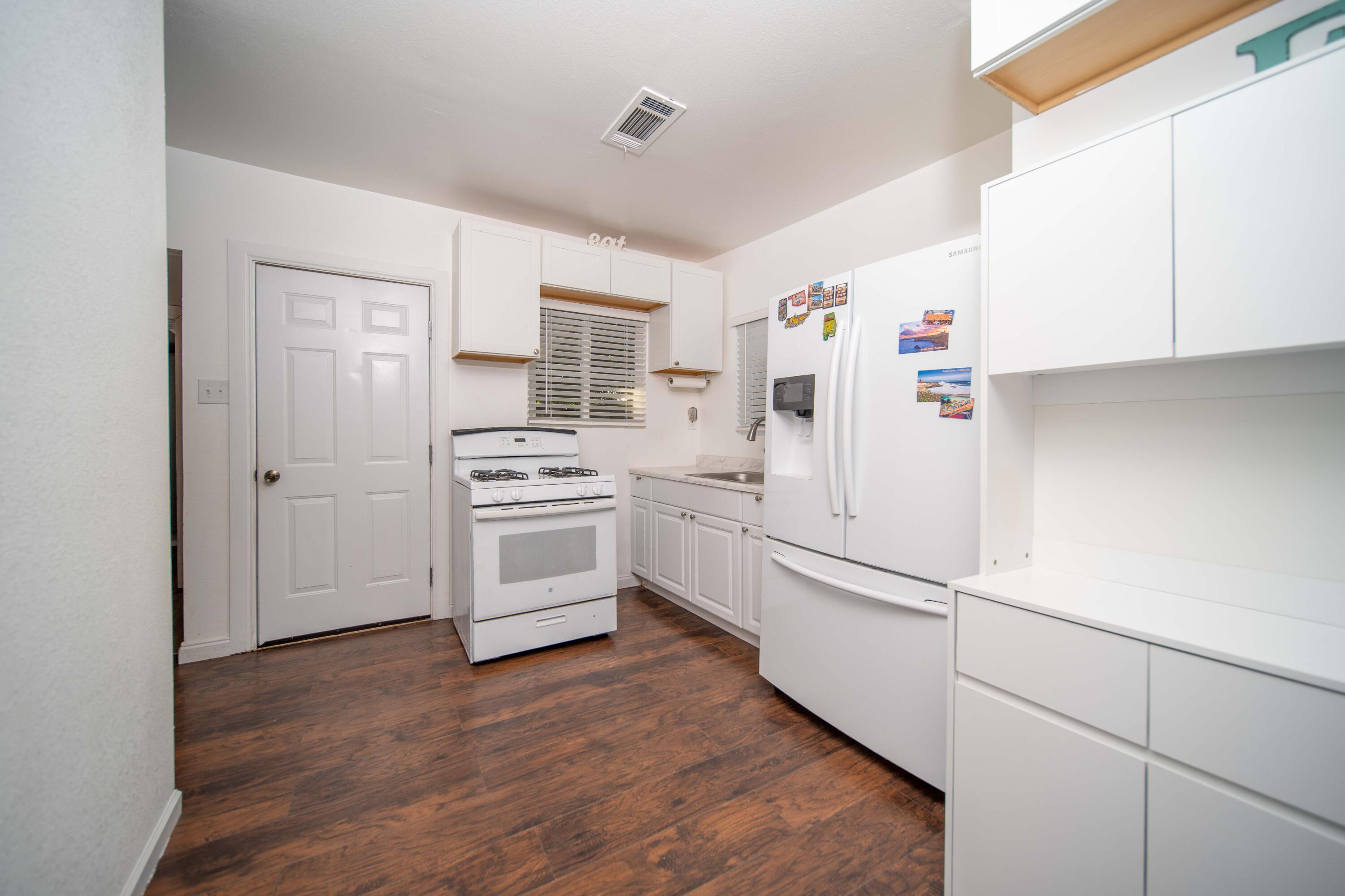 179 N Acacia St, Woodlake, CA 93286