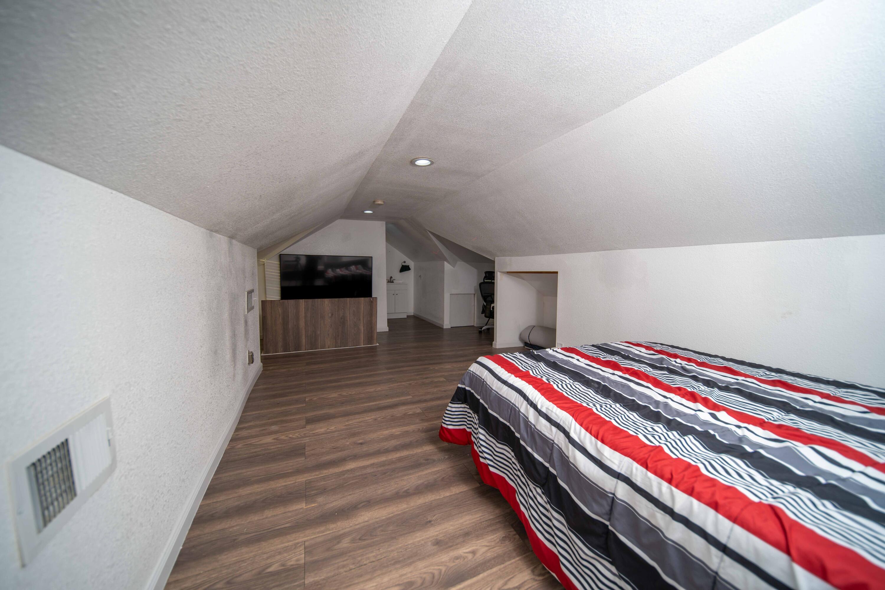 179 N Acacia St, Woodlake, CA 93286