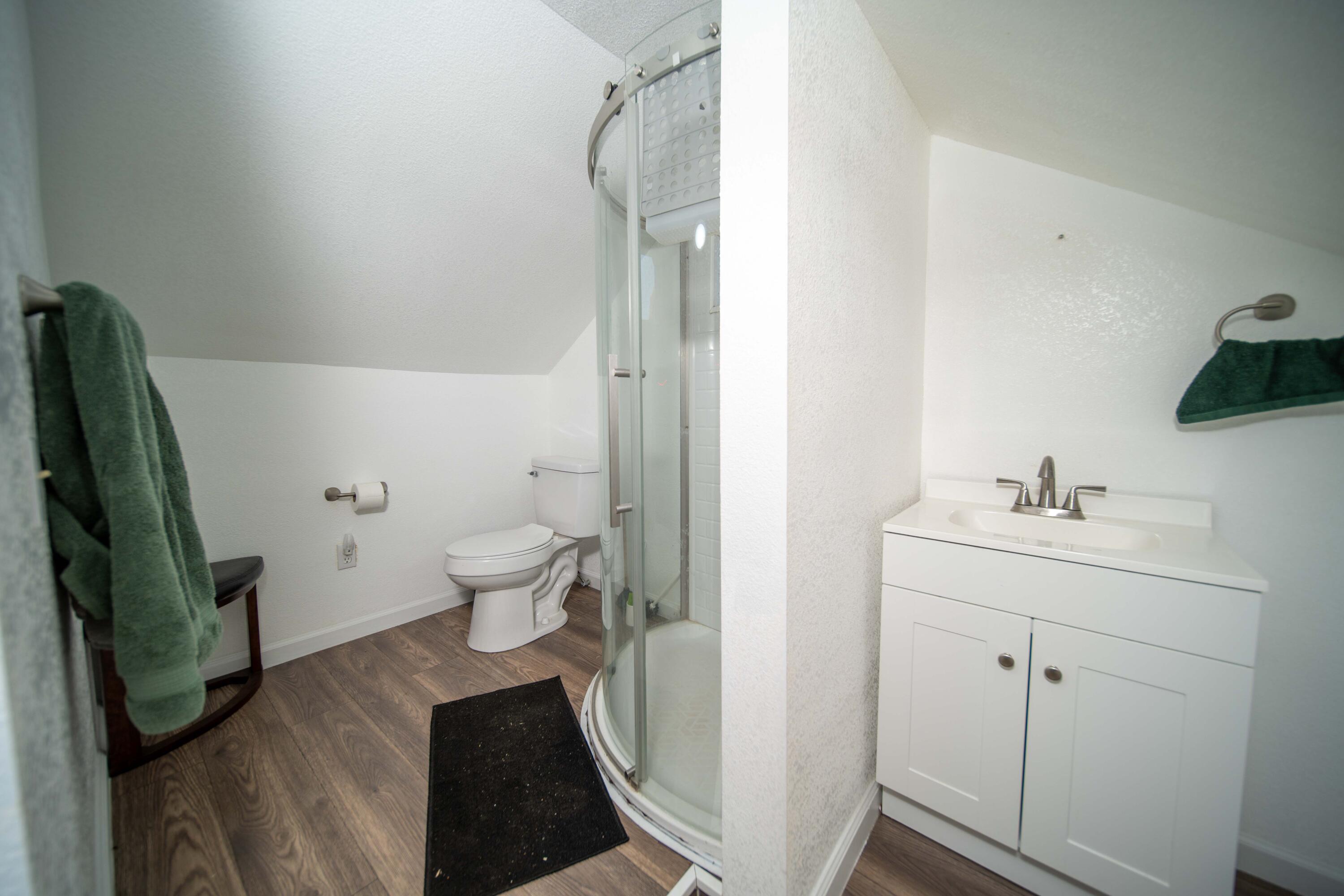 179 N Acacia St, Woodlake, CA 93286