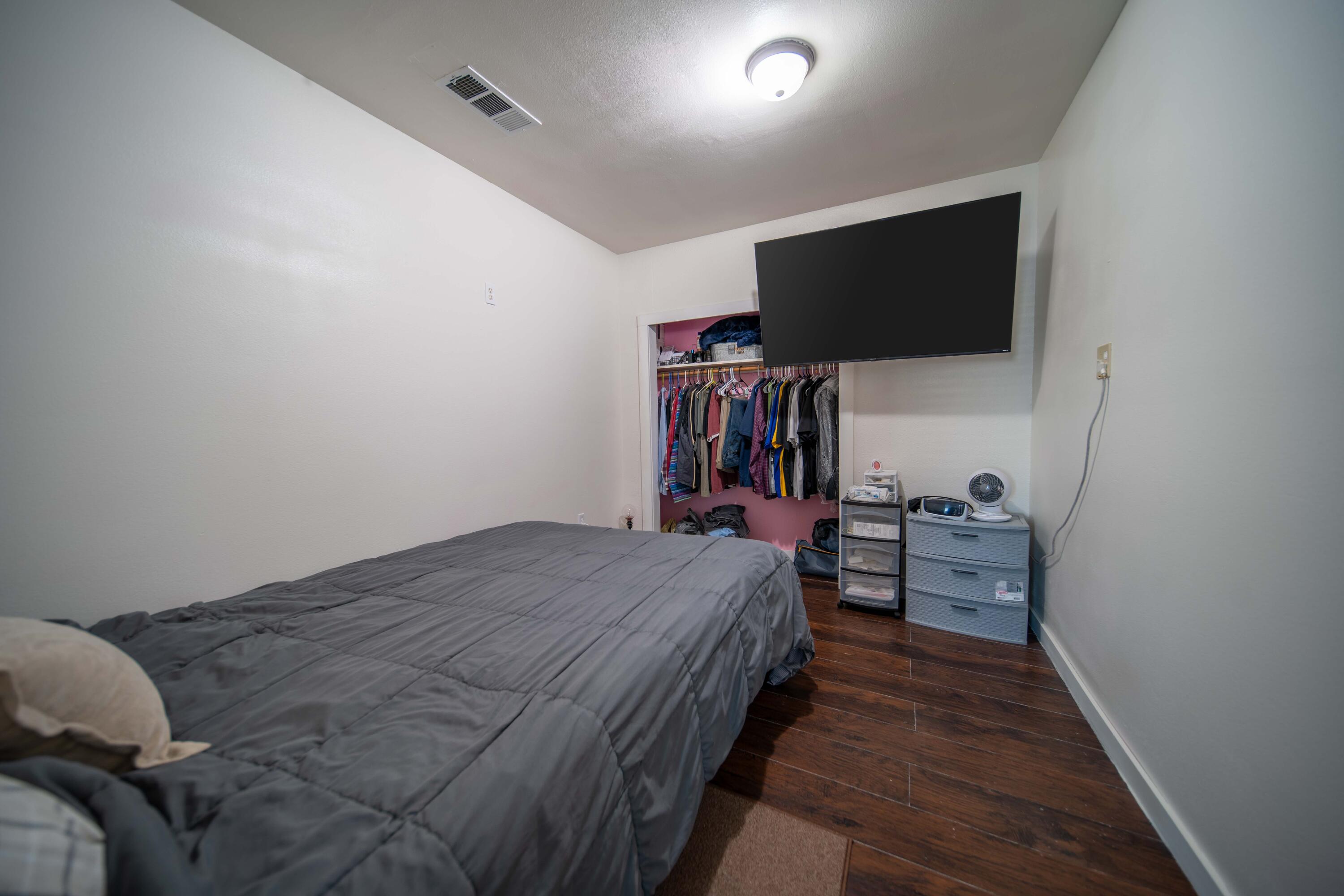 179 N Acacia St, Woodlake, CA 93286