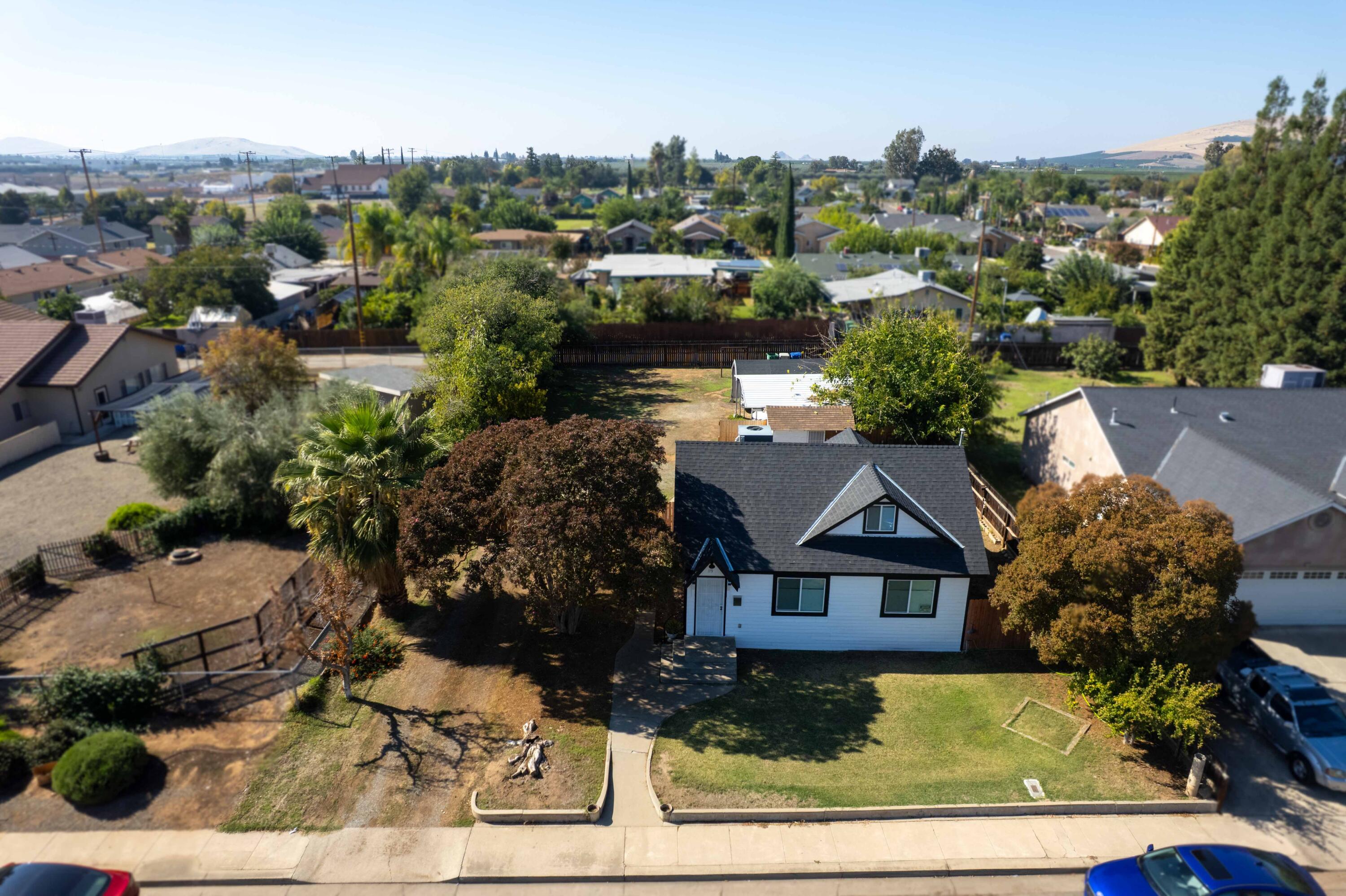 179 N Acacia St, Woodlake, CA 93286