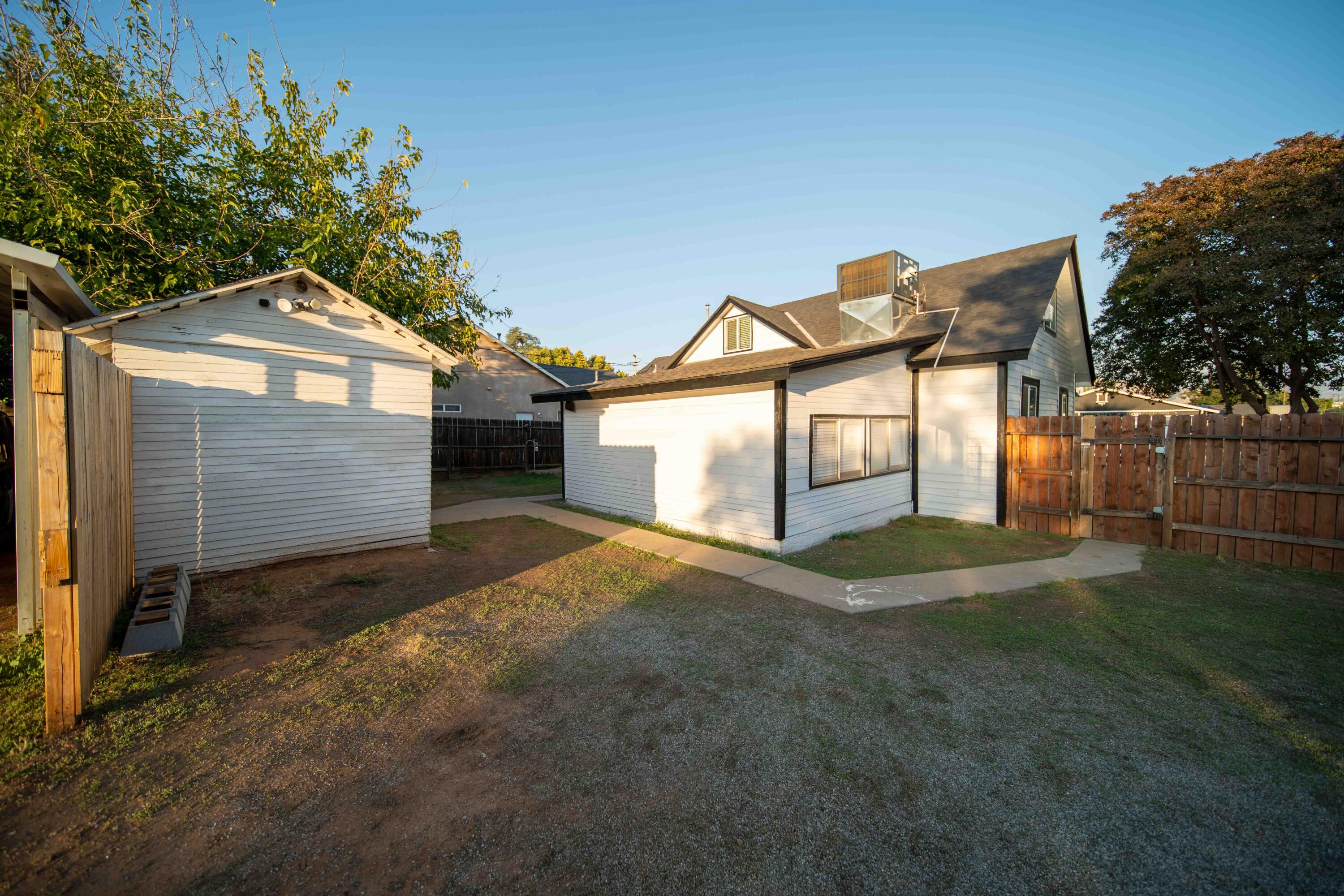 179 N Acacia St, Woodlake, CA 93286