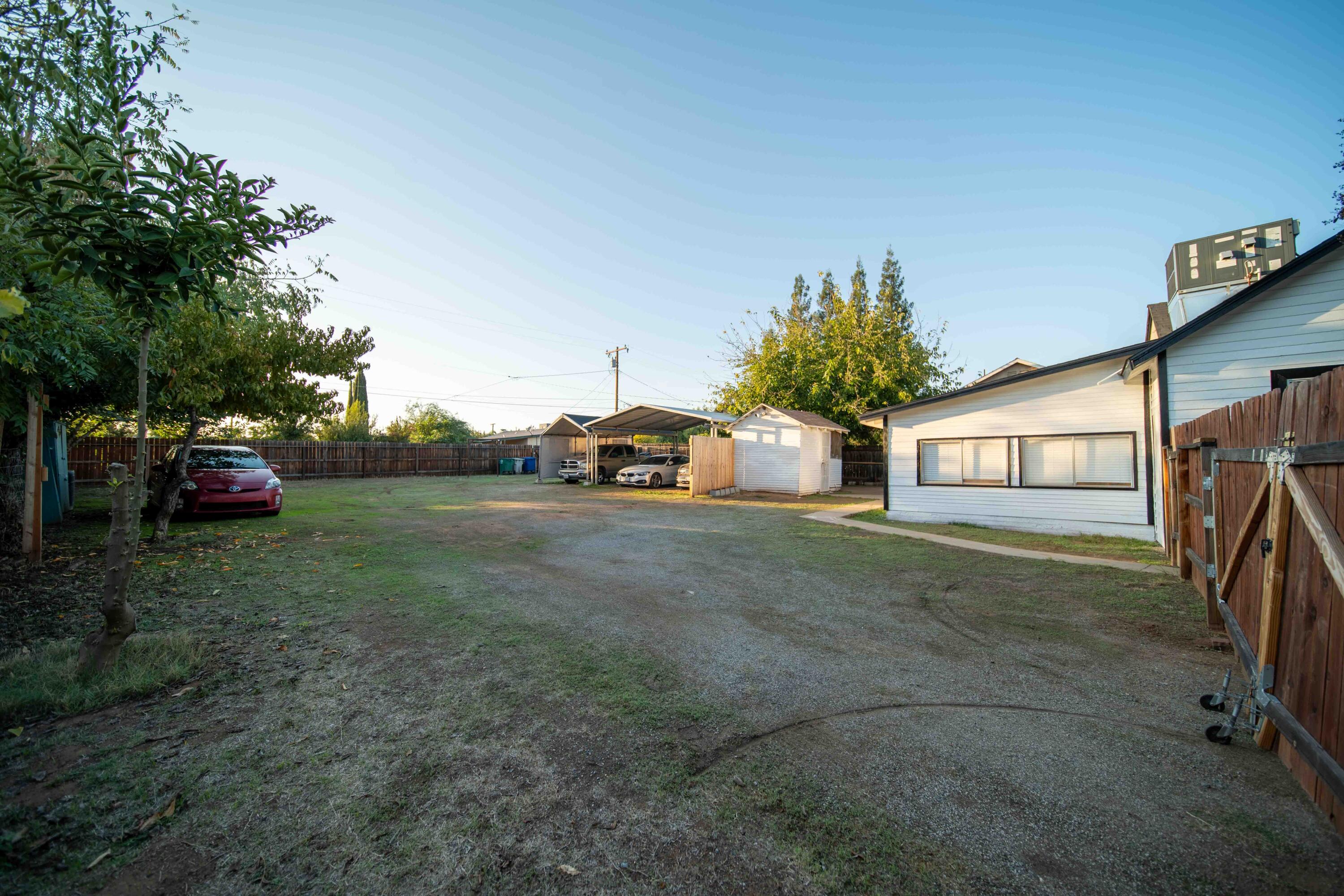 179 N Acacia St, Woodlake, CA 93286