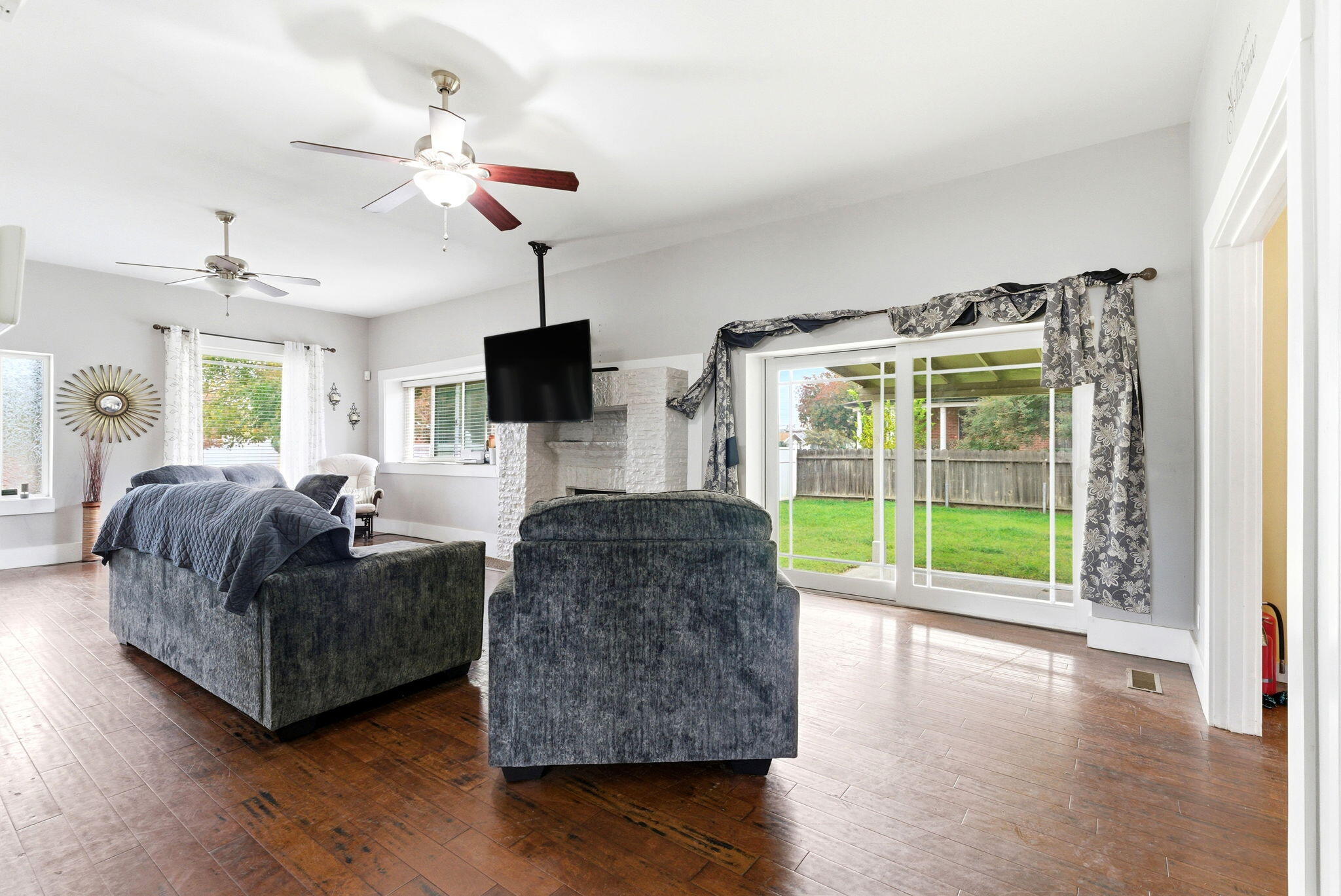 1250 N Harris St, Hanford, CA 93230