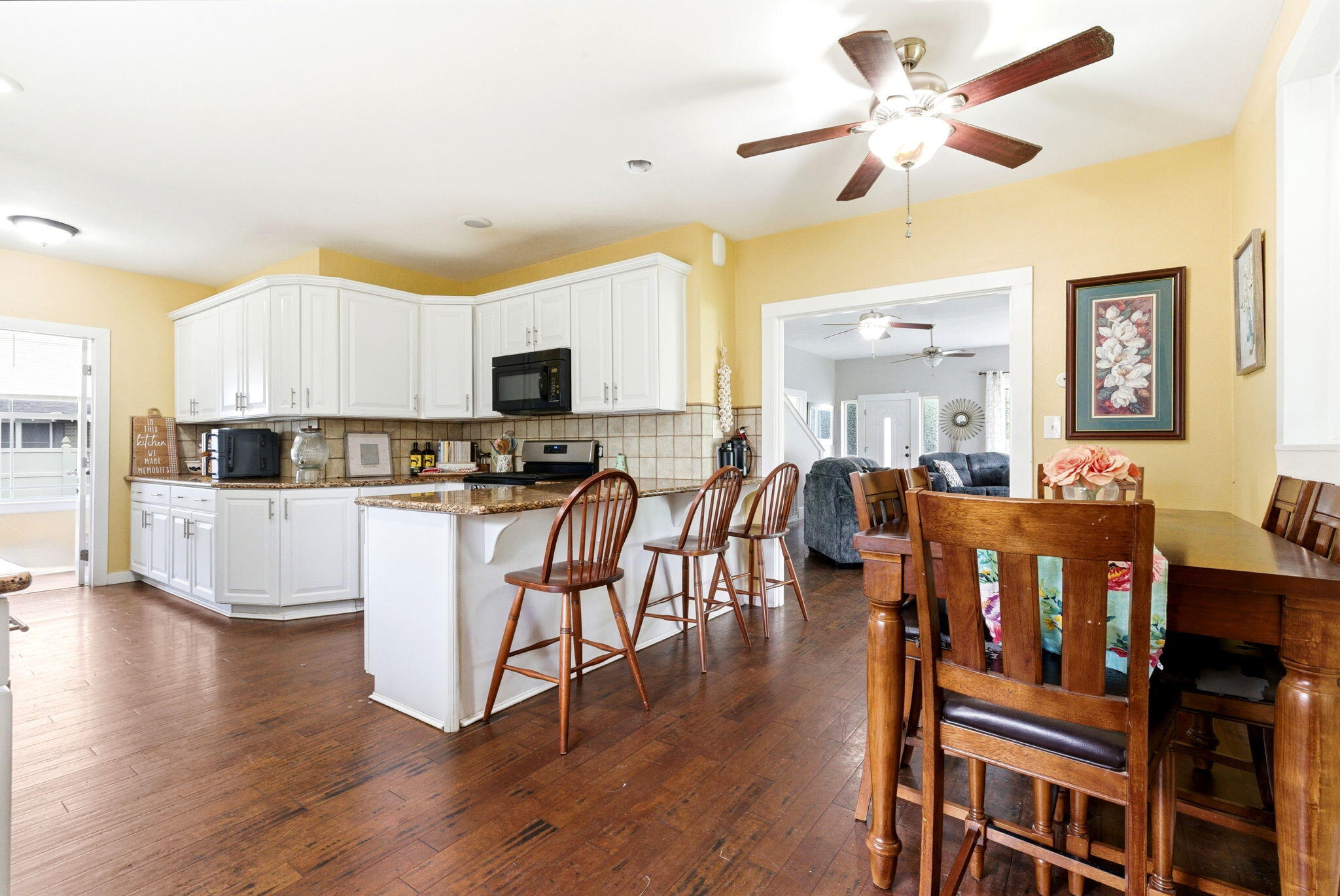 1250 N Harris St, Hanford, CA 93230