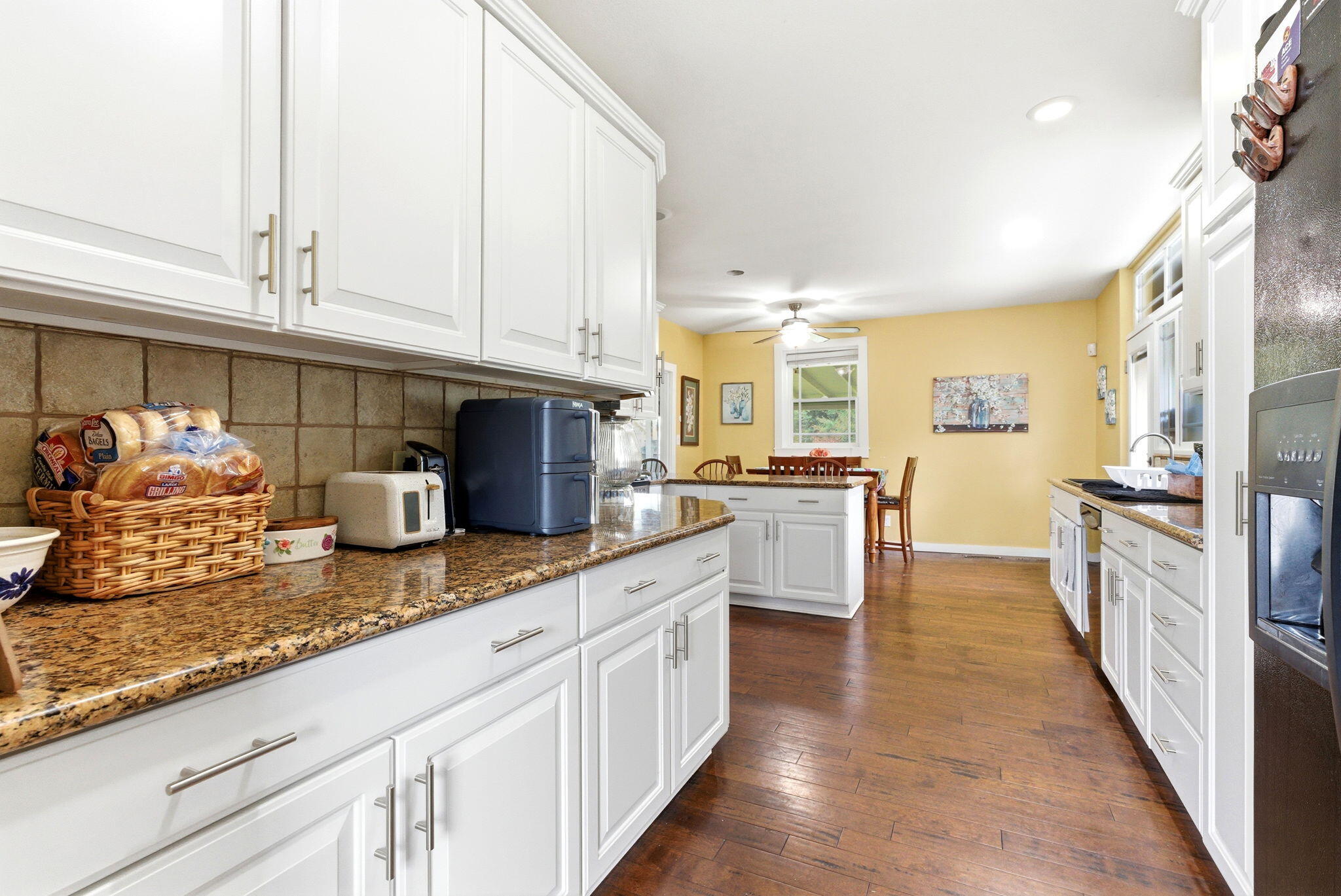 1250 N Harris St, Hanford, CA 93230