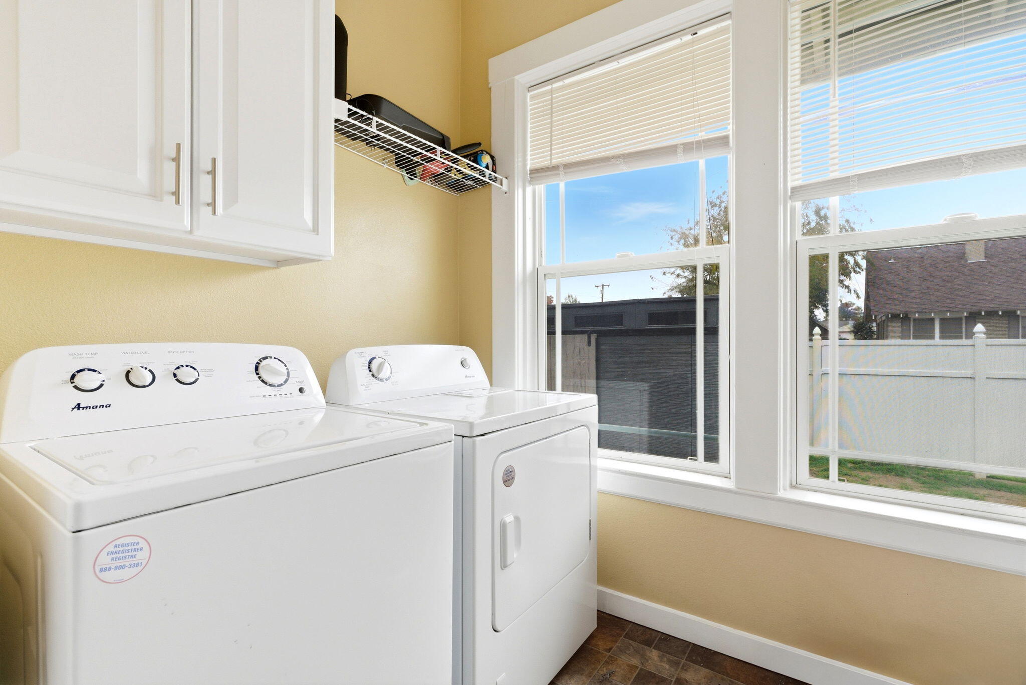 1250 N Harris St, Hanford, CA 93230