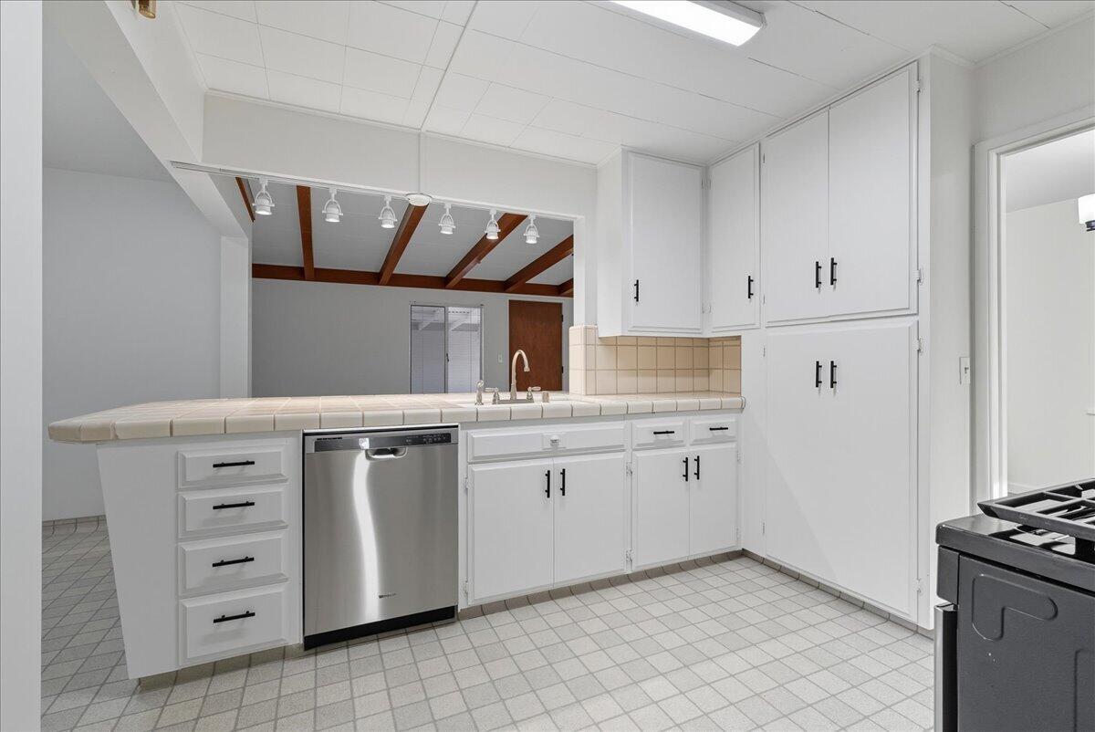 407 Channing Way, Exeter, CA 93221