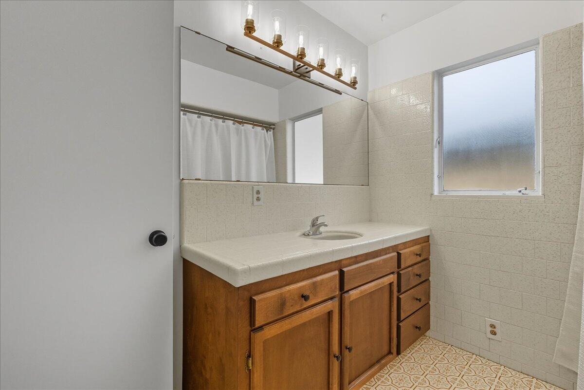 407 Channing Way, Exeter, CA 93221