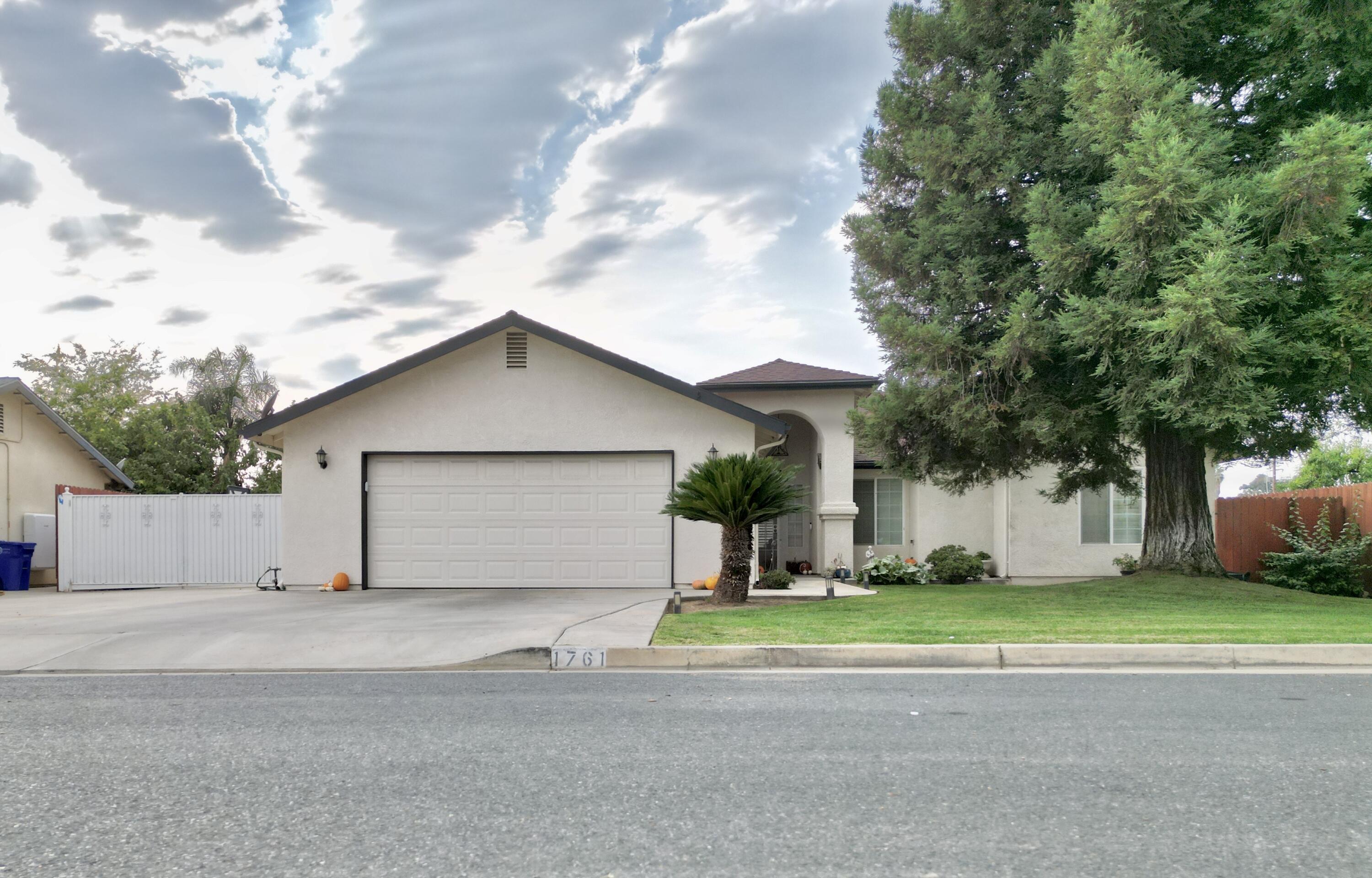 1761 N Wilson Pl, Porterville, CA 93257