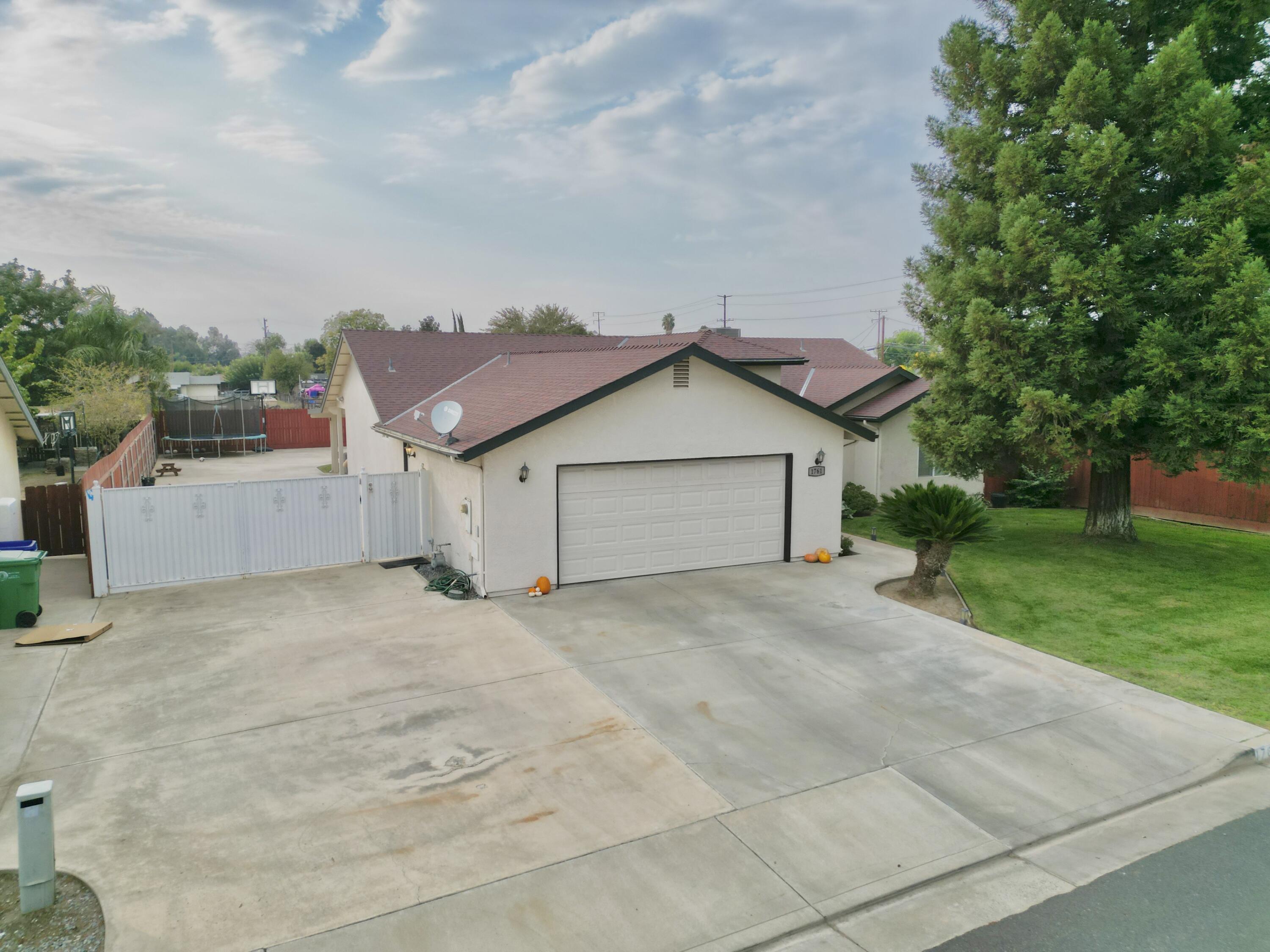 1761 N Wilson Pl, Porterville, CA 93257