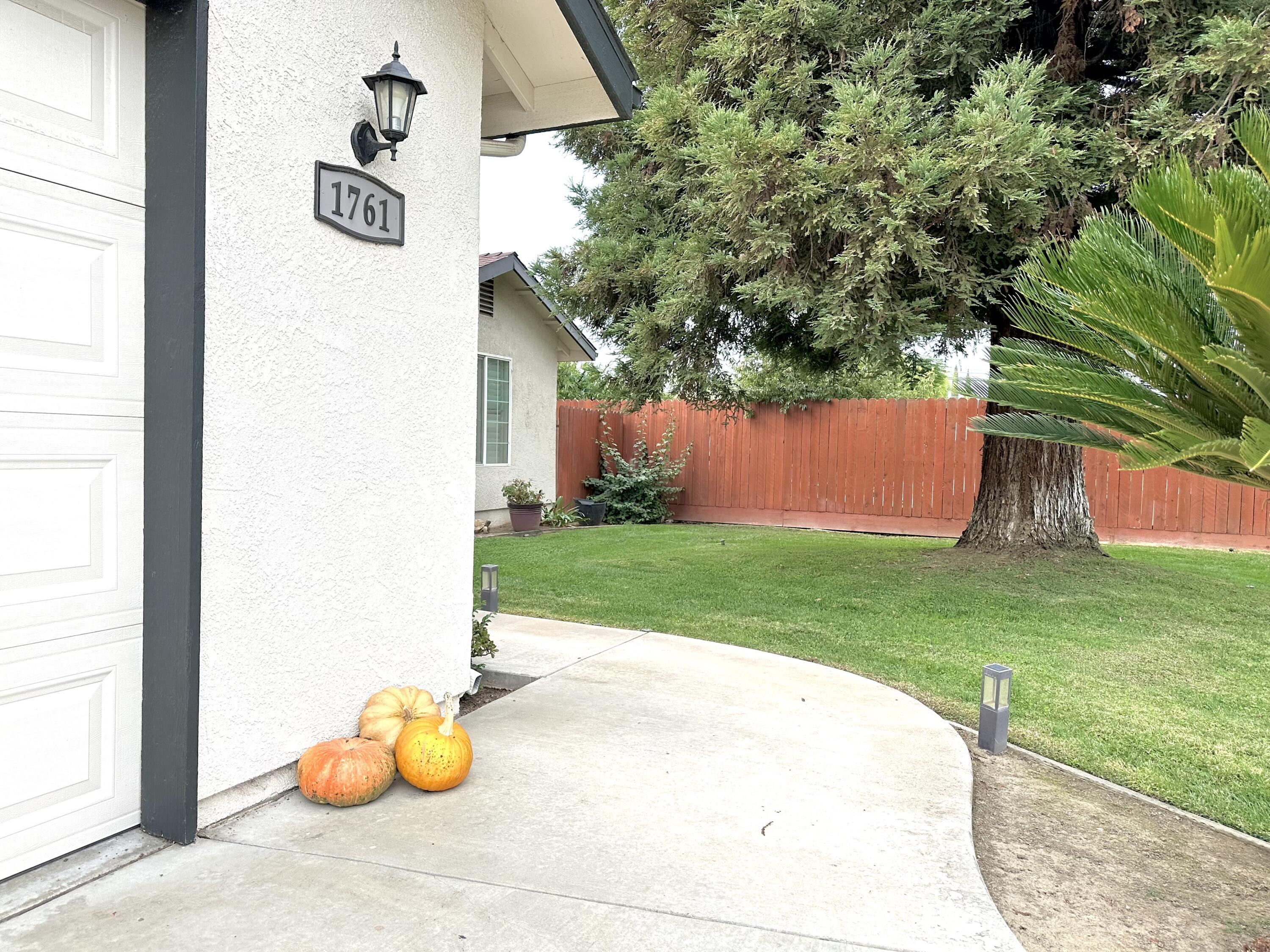 1761 N Wilson Pl, Porterville, CA 93257