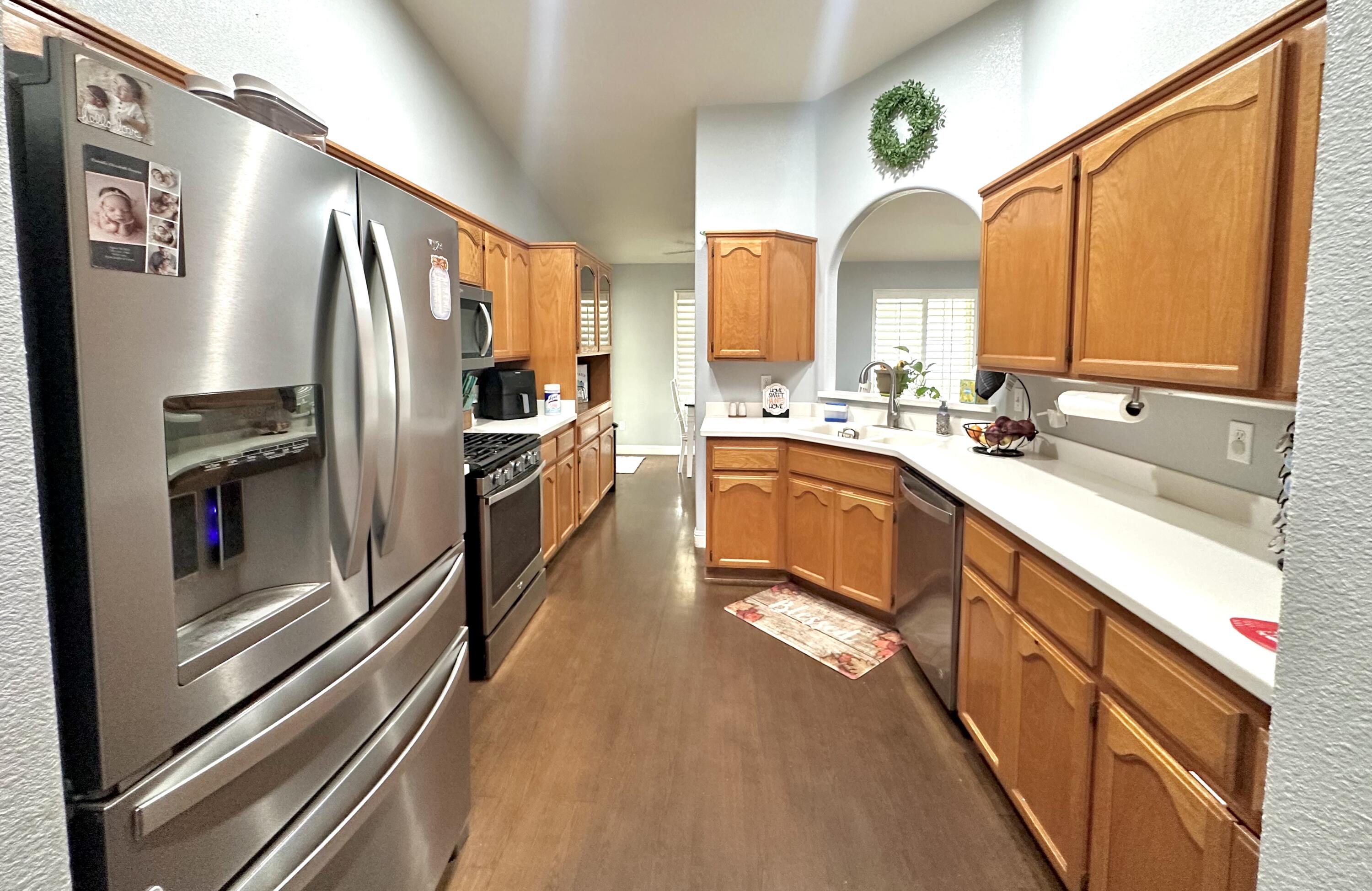 1761 N Wilson Pl, Porterville, CA 93257