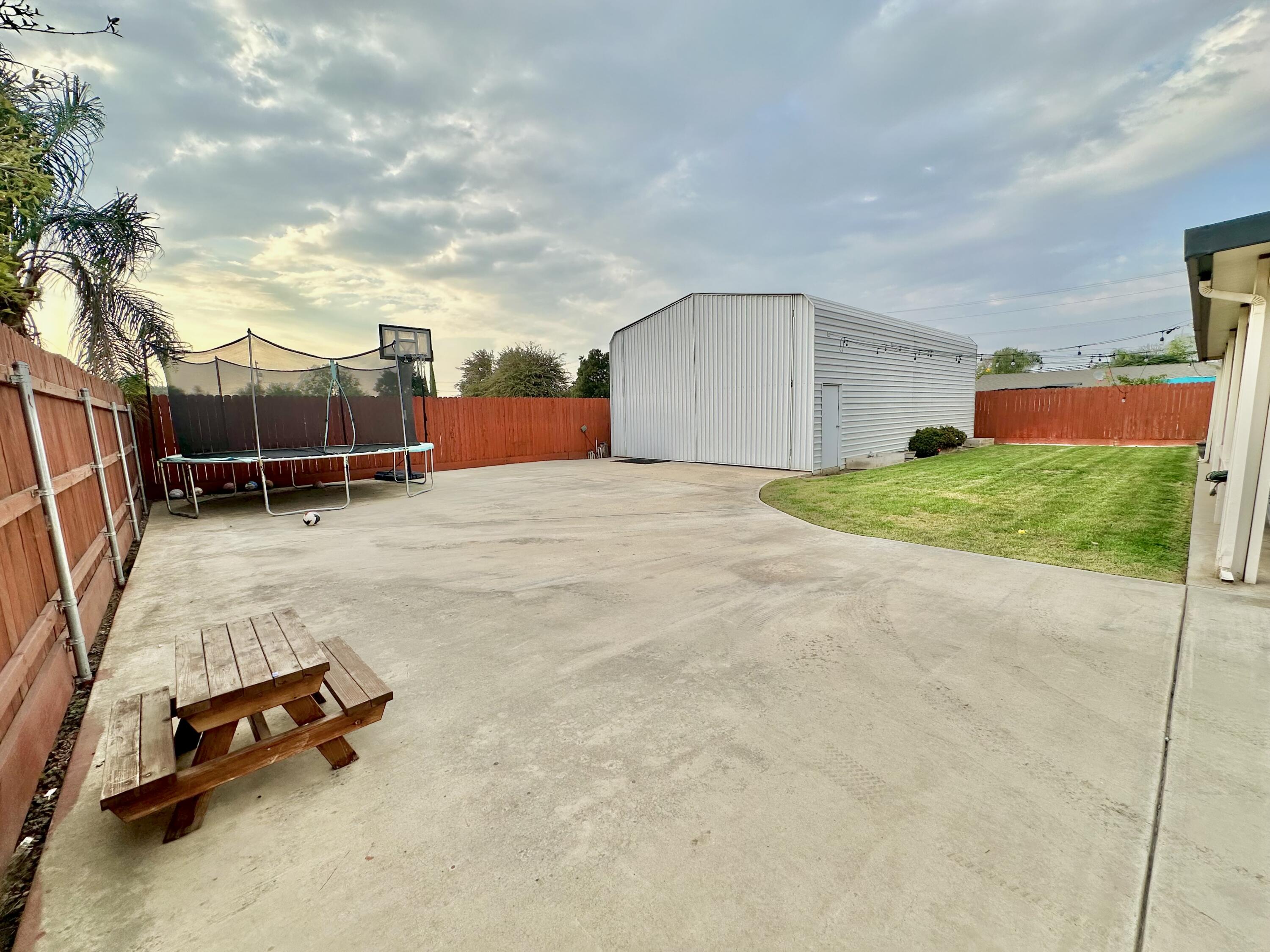 1761 N Wilson Pl, Porterville, CA 93257